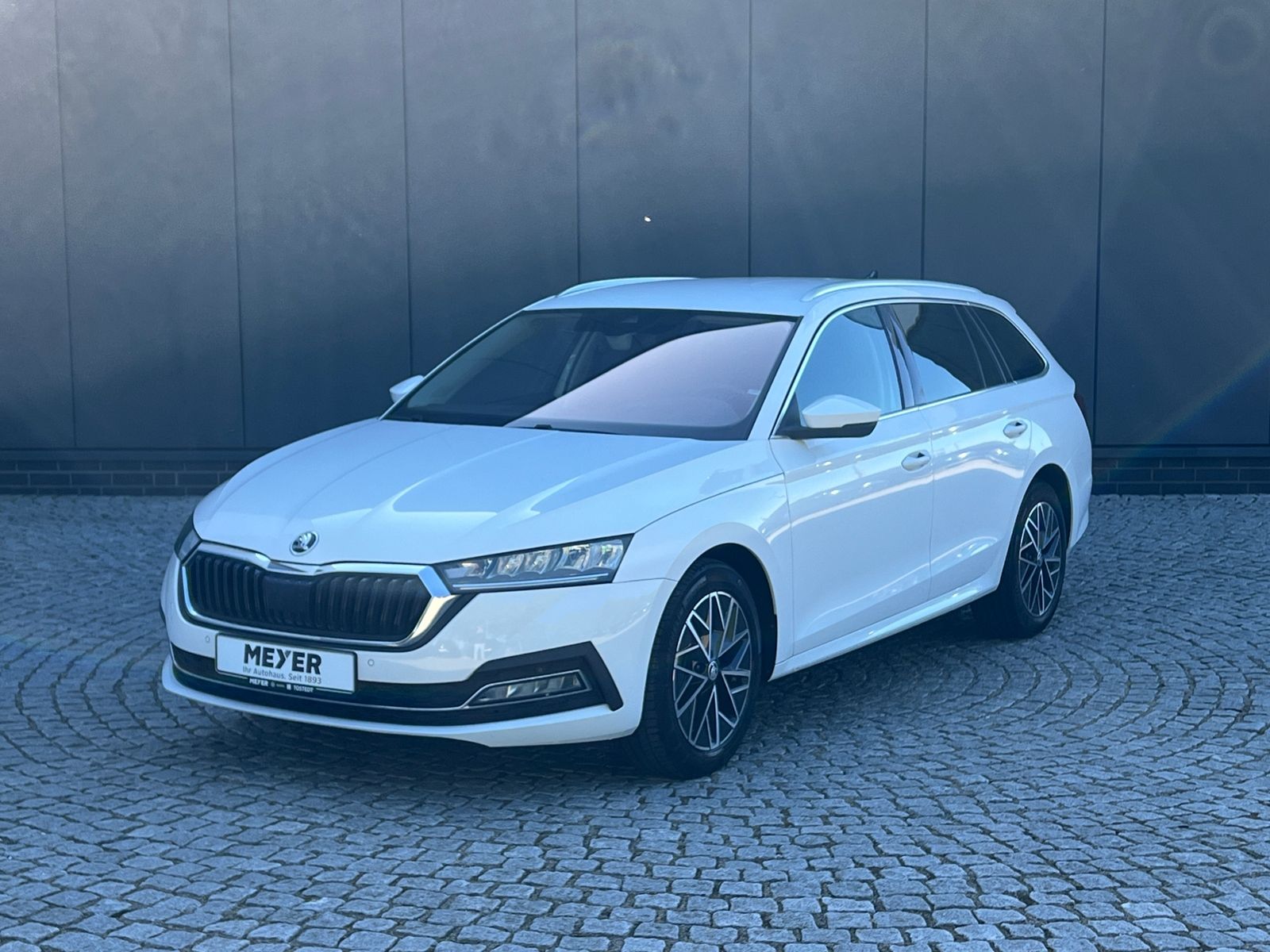 Fahrzeugabbildung SKODA Octavia III Combi Style 2.0 TDI DPF DSG *LED; AH