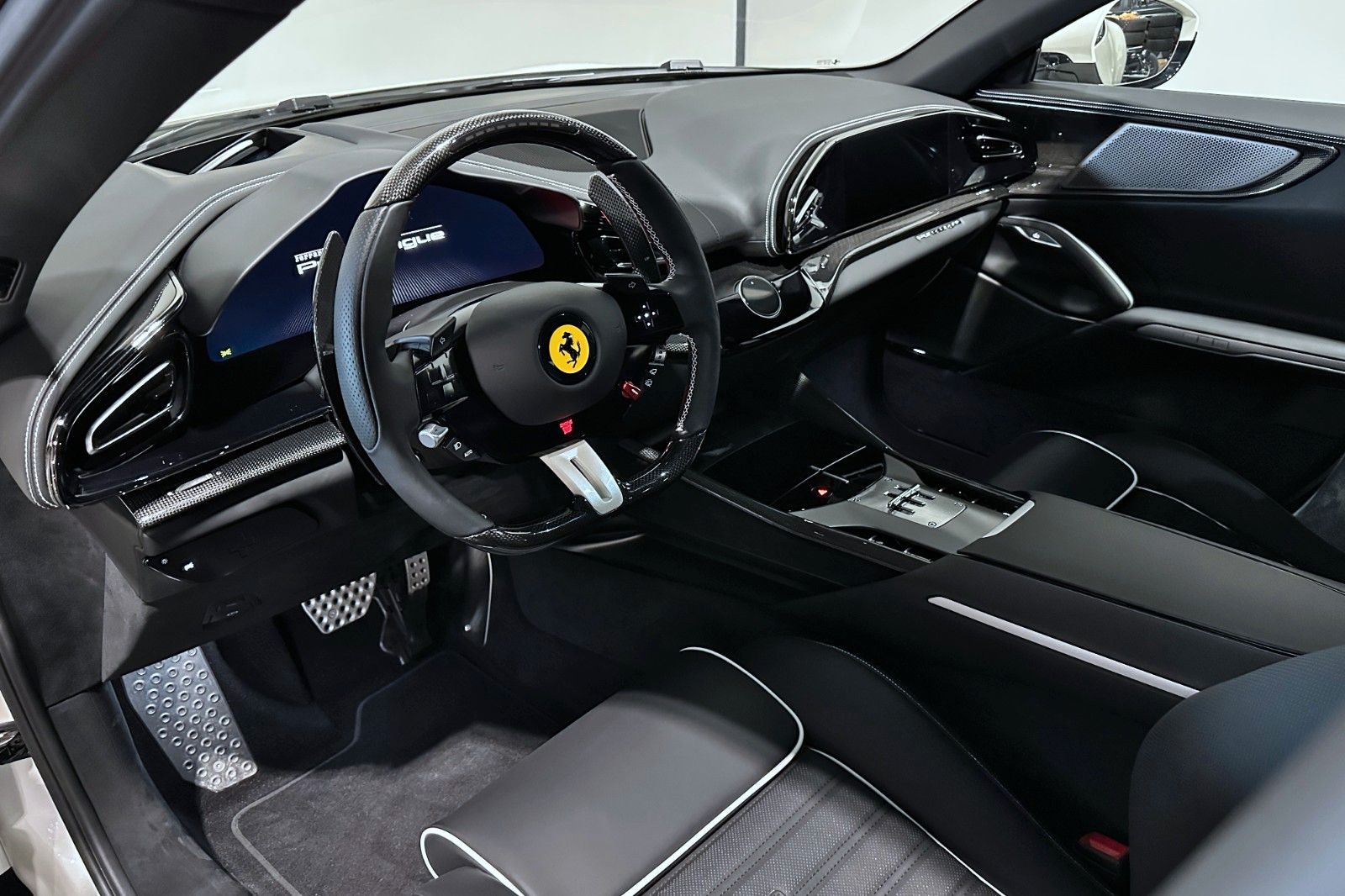 Fahrzeugabbildung Ferrari Purosangue | Carbon | Panorama | Massage Seats