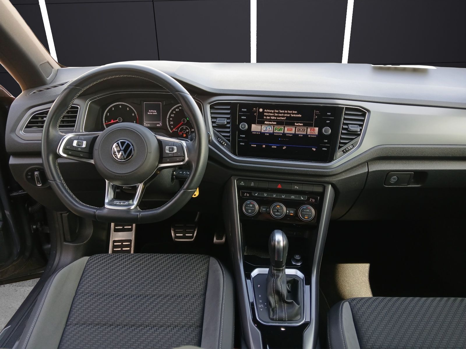 Fahrzeugabbildung Volkswagen T-Roc Cabriolet TSI R-line DSG LED AHK Navi ACC