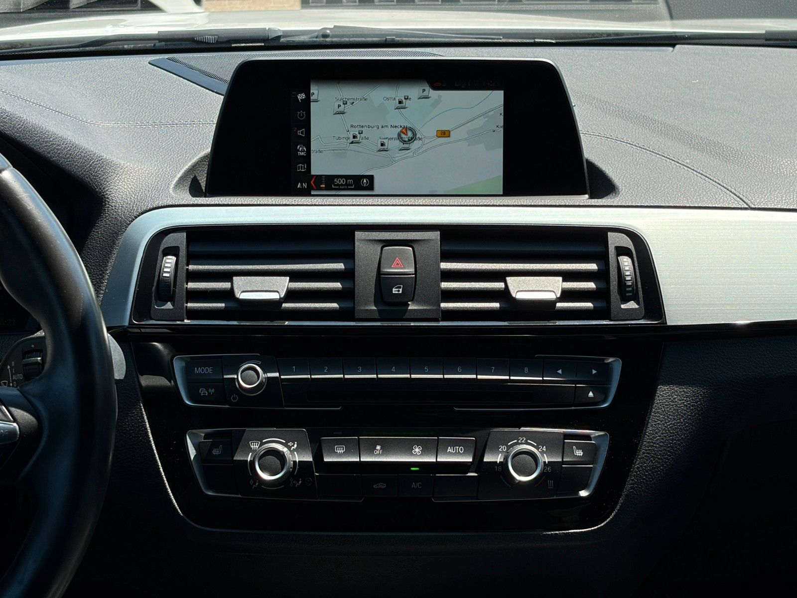 Fahrzeugabbildung BMW 118i M Sport Shadow Navi SHZ PDC LED BT HiFi