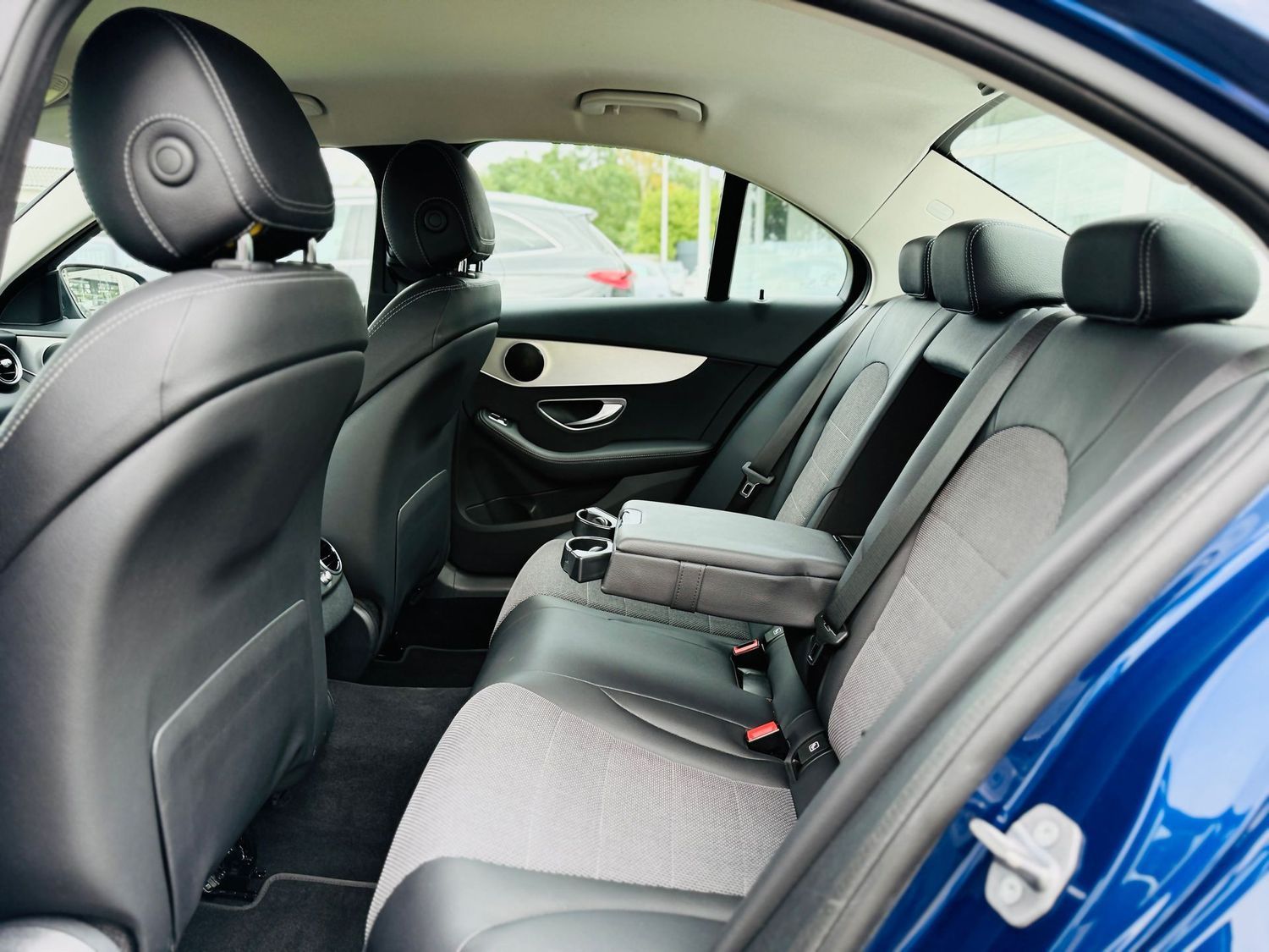 Fahrzeugabbildung Mercedes-Benz C 200 AVANTGARDE, Automatik, LED, Navi, PTS, SH