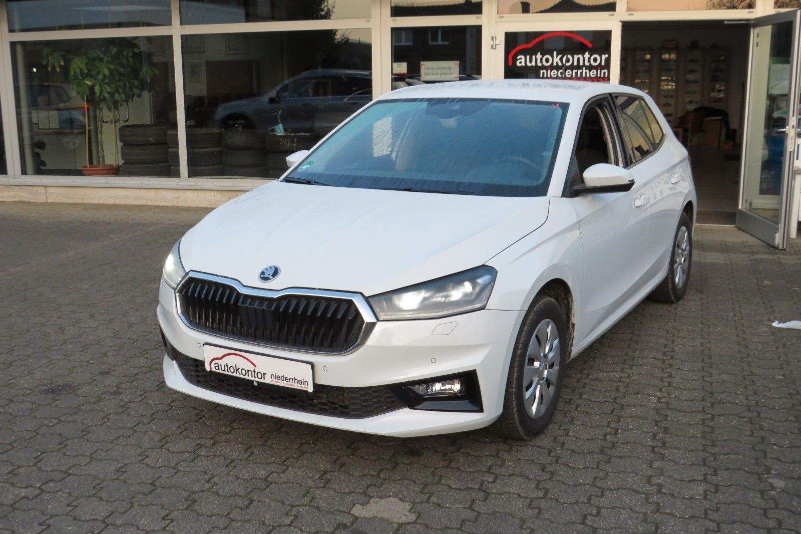 Fahrzeugabbildung SKODA Fabia SPORT DSG 17`SCHWARZ KESSY BI-LED PDC 1.H