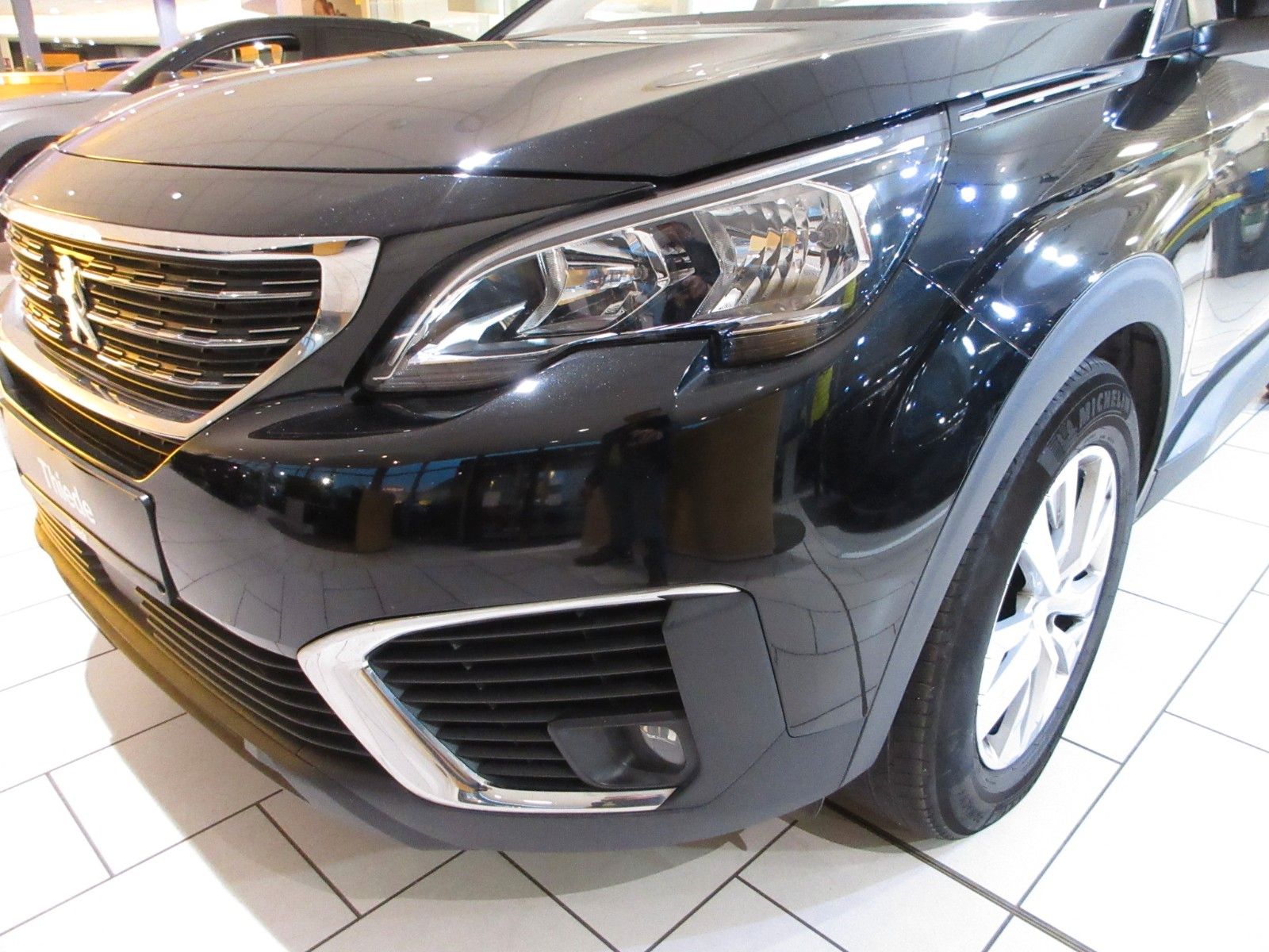 Fahrzeugabbildung Peugeot 5008 Active 1.2T NAVI/PDC/LED/AHK/TEMPO