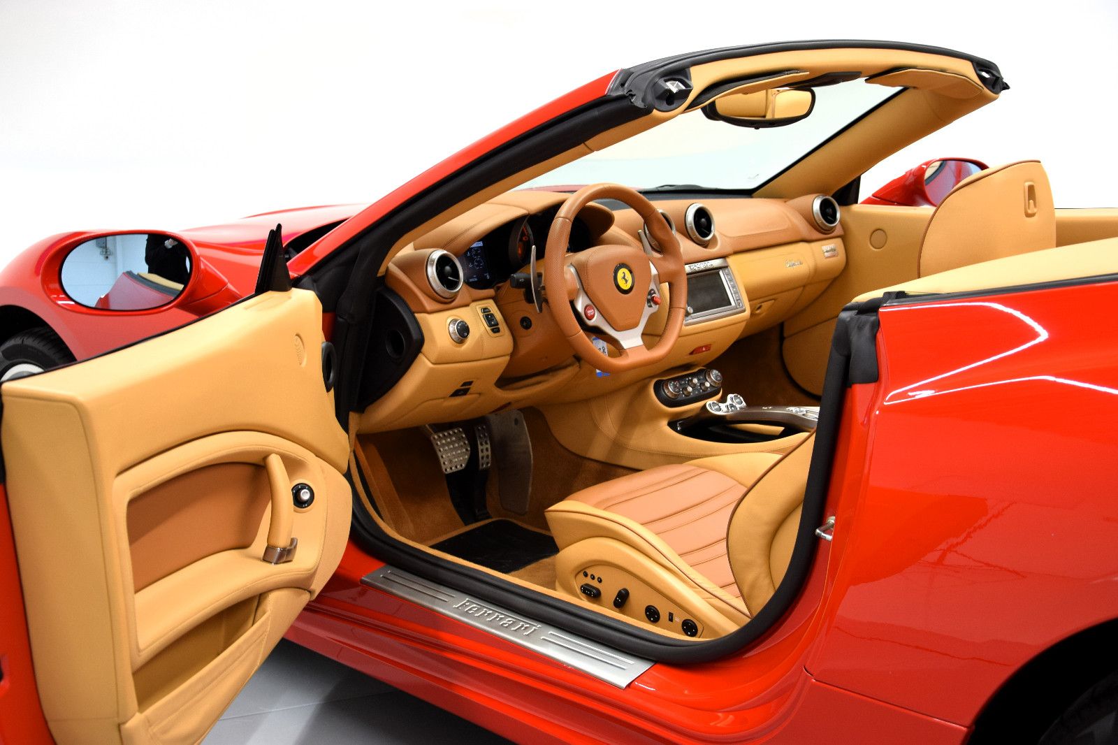 Fahrzeugabbildung Ferrari California 4.3 V8 Leder beige Navi Xenon PDC 2.H