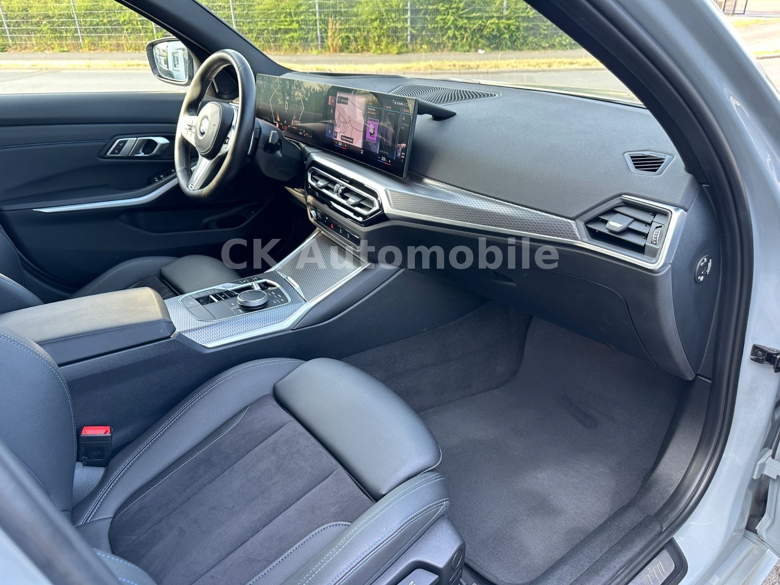Fahrzeugabbildung BMW 330d xDrive Touring M-Sport/Navi/Head-Up/LED/Kam