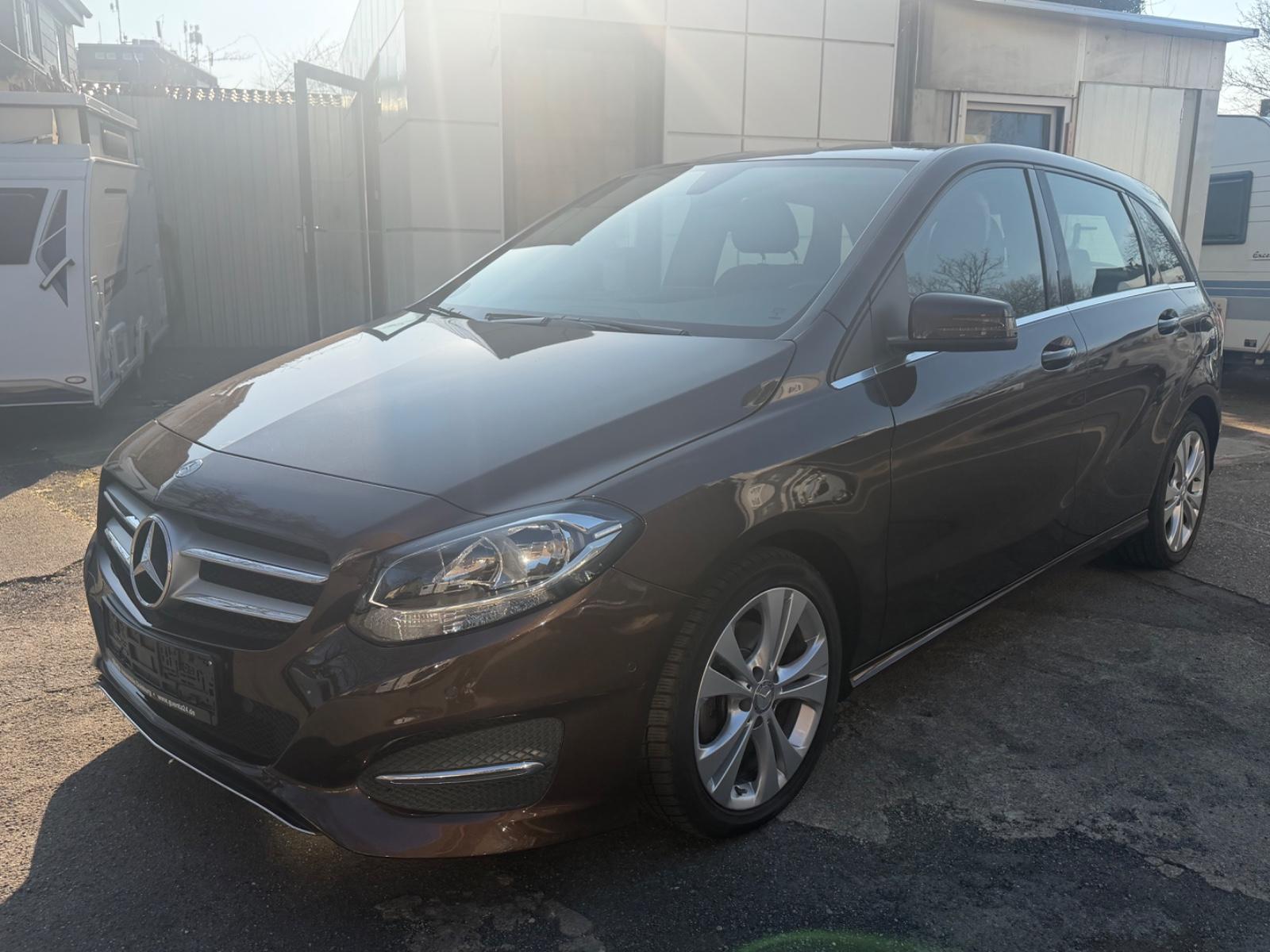 Mercedes-Benz B 180 " Urban " Navi/ PDC  Mod 2016