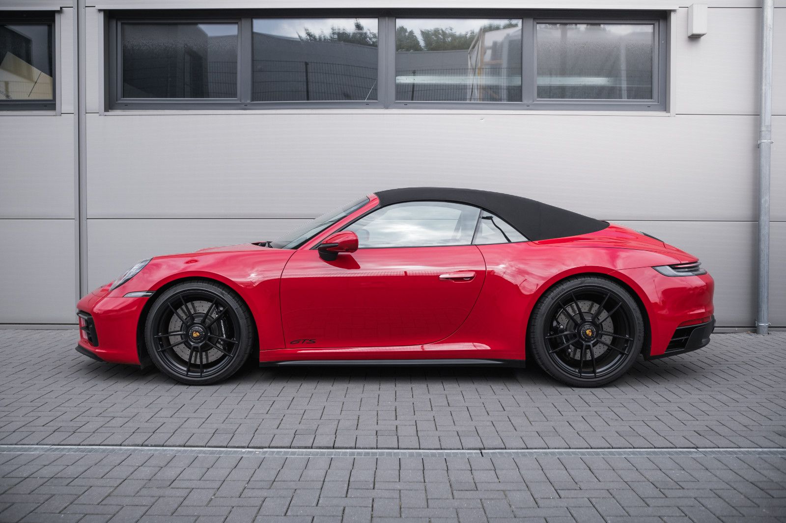 Fahrzeugabbildung Porsche 992/911 GTS Cabrio-SportDesign-18Wege-LED-360Kam