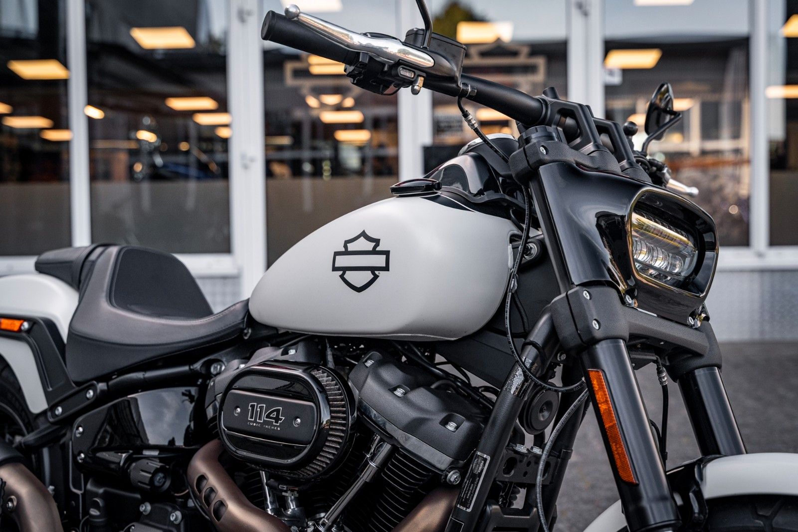 Fahrzeugabbildung Harley-Davidson FXFBS FAT BOB 114 CUI SOFTAIL - Jekill & Hyde