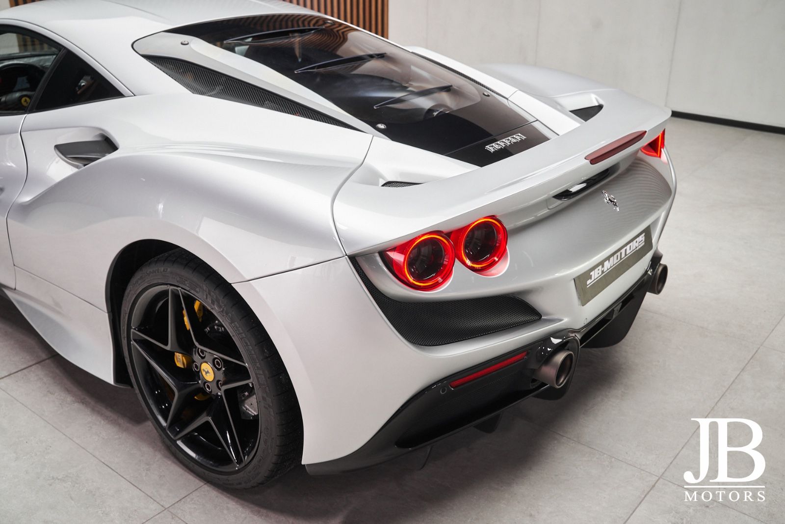 Fahrzeugabbildung Ferrari F8 Tributo Carbon Lift Racing Seat CarPlay