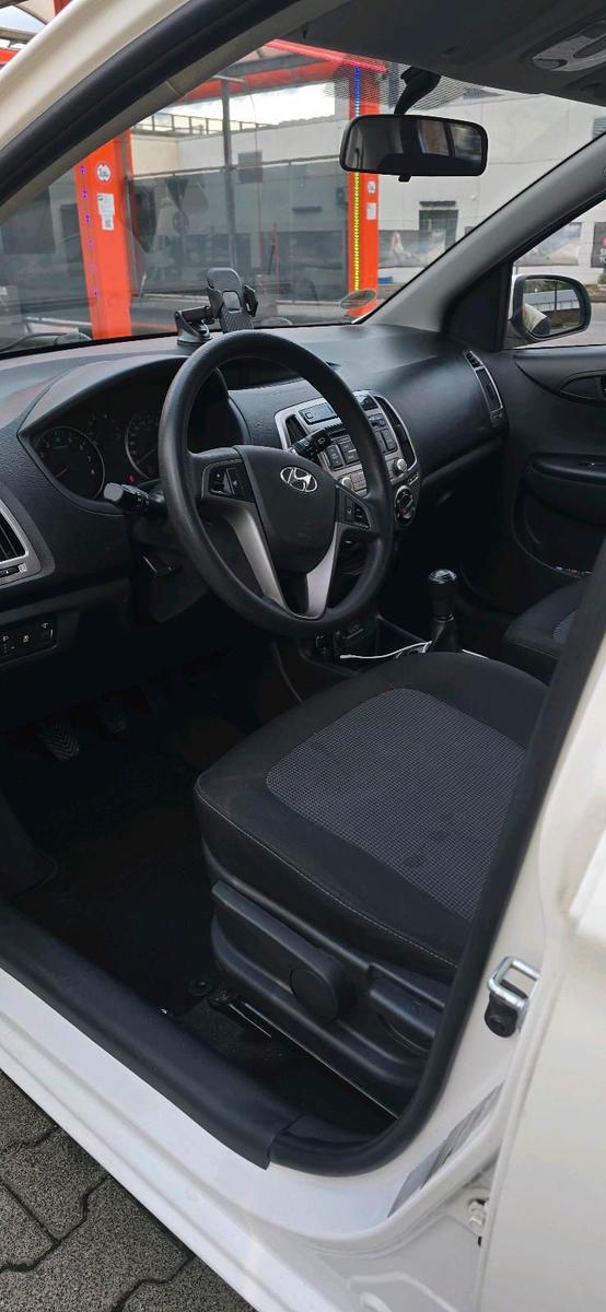 Hyundai i20 2012 — photo 7