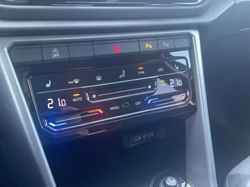 Volkswagen T-Roc 1.0 TSI Life LED-PLUS NAVI PARKLENK ALU