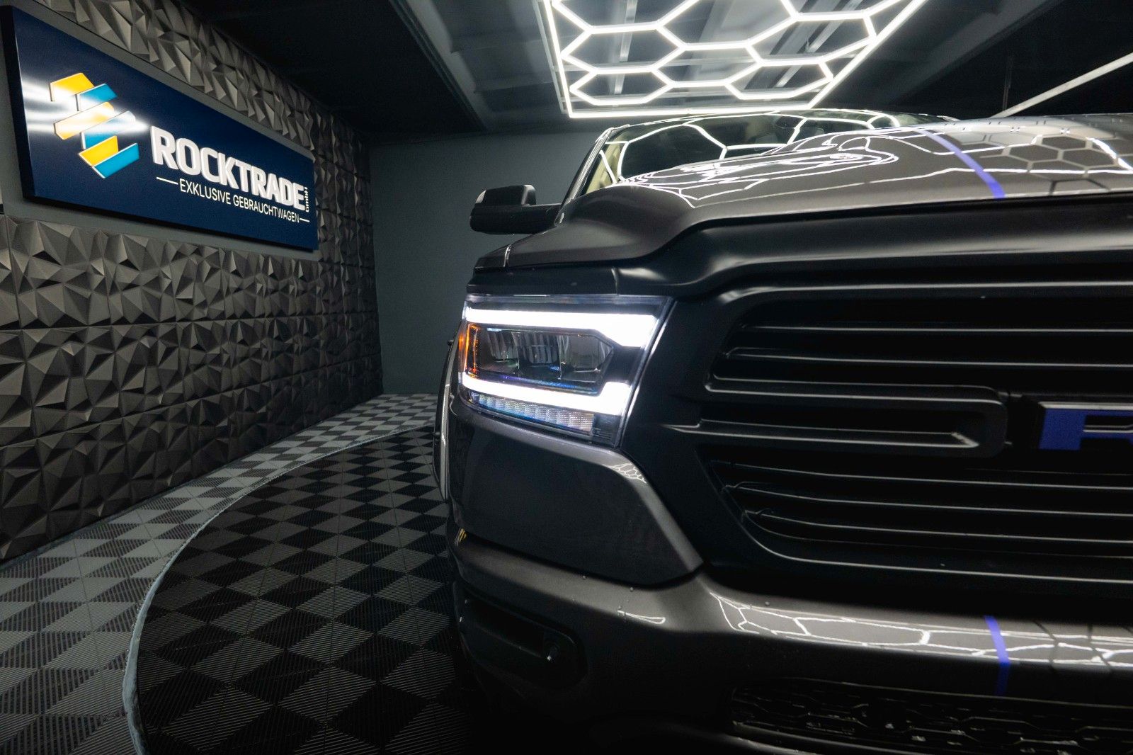 Fahrzeugabbildung Dodge RAM 5.7 V8 HEMI 4x4 OFFROAD Night-Paket *LED*