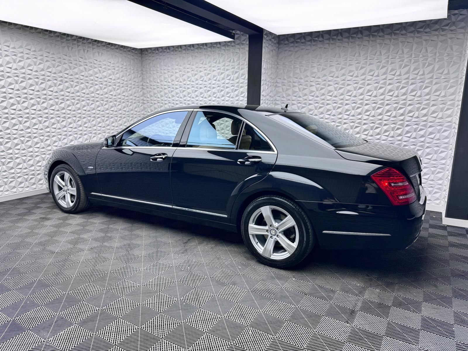 Fahrzeugabbildung Mercedes-Benz CGI 4.7 V8 LIEBHABERSTK/DESIGNO/AIRMATIC/DISTRO