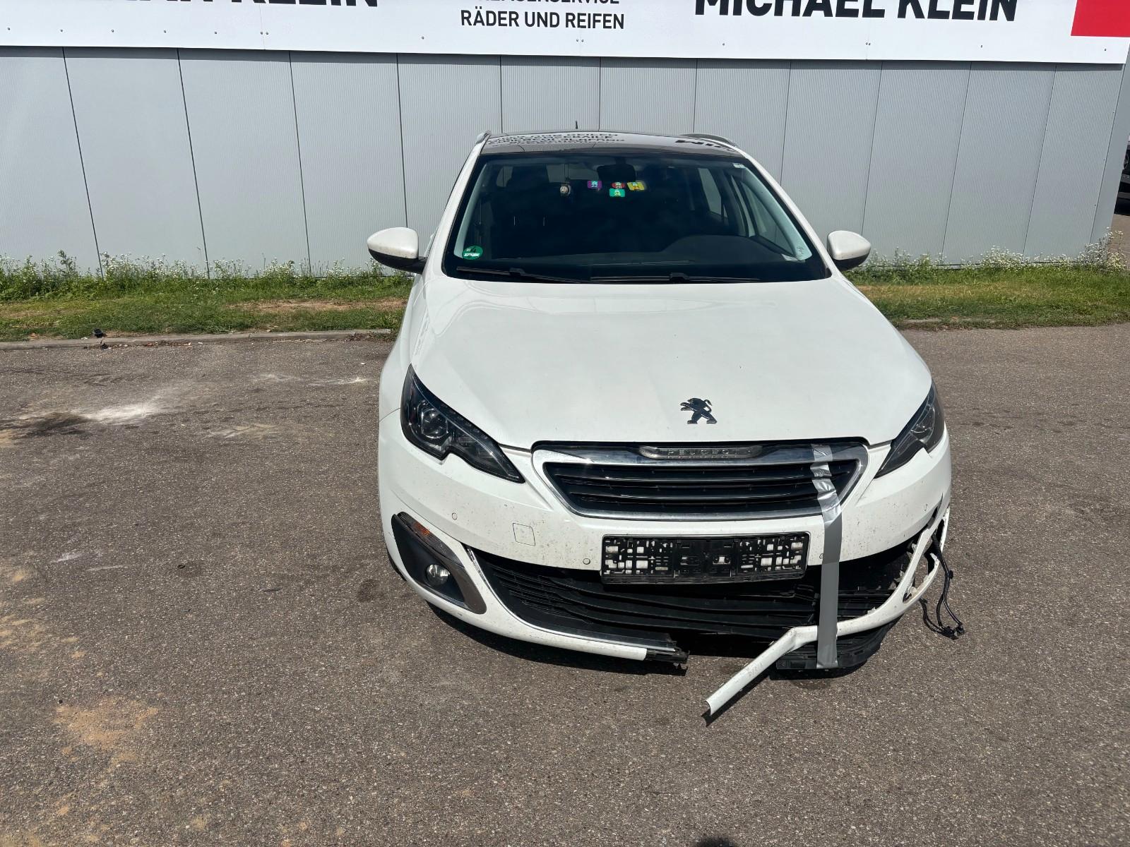 Peugeot 308 2015 — interior