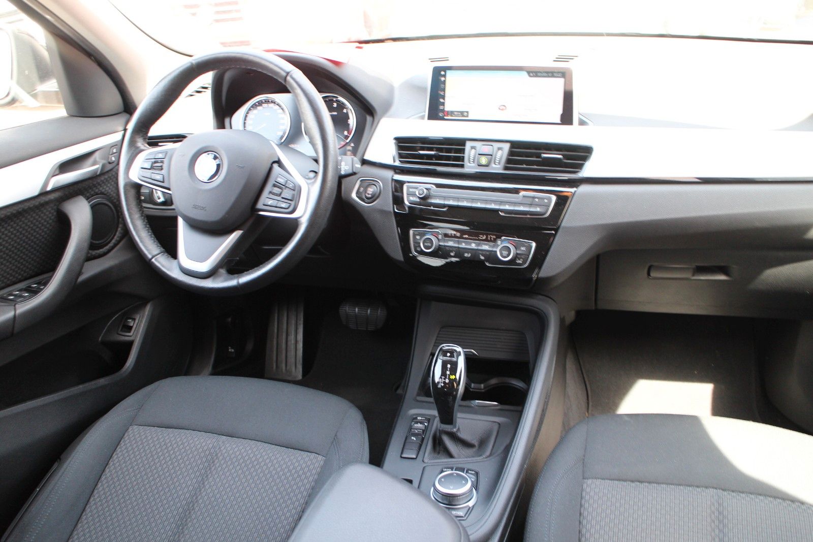 BMW X1 sDrive18d  Autom/Navip/Klimaaut/PDC/Multi/19" foto 9