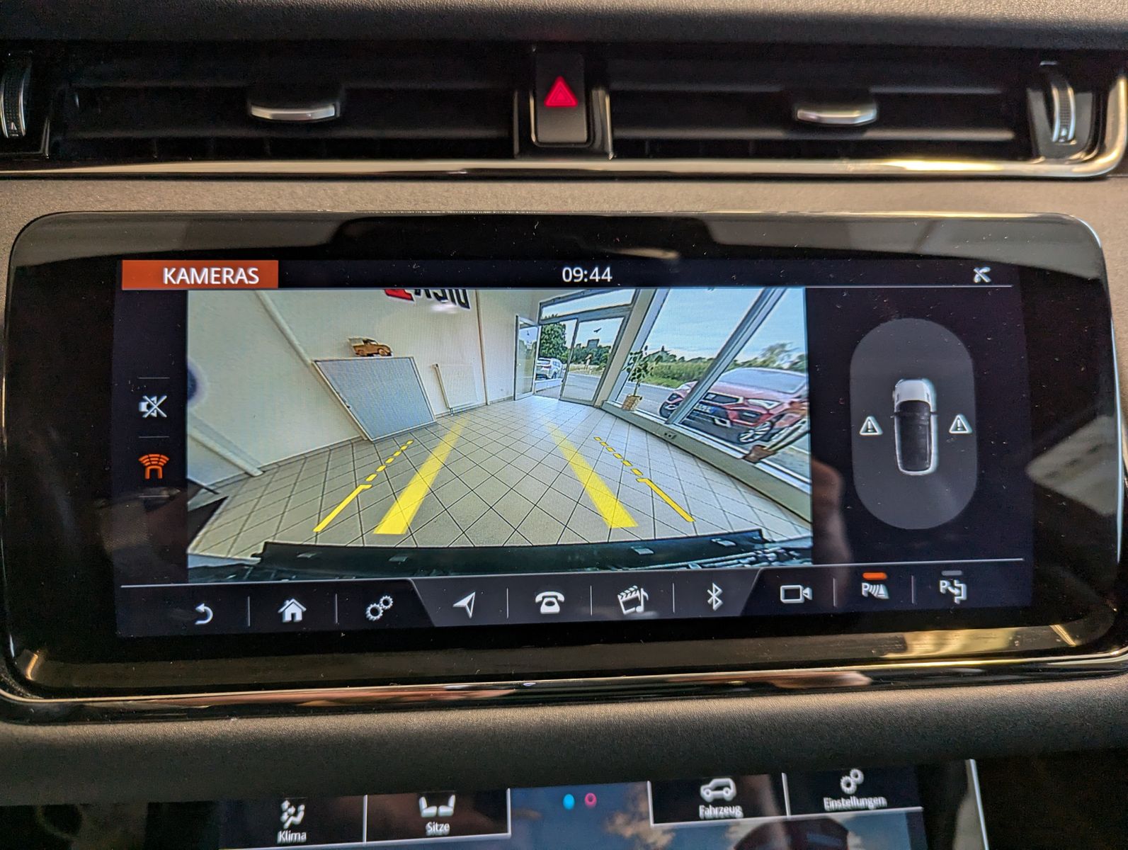 LAND ROVER Range Rover Evoque D180 R-Dynamic SE Pano HUD 20 - Image 31
