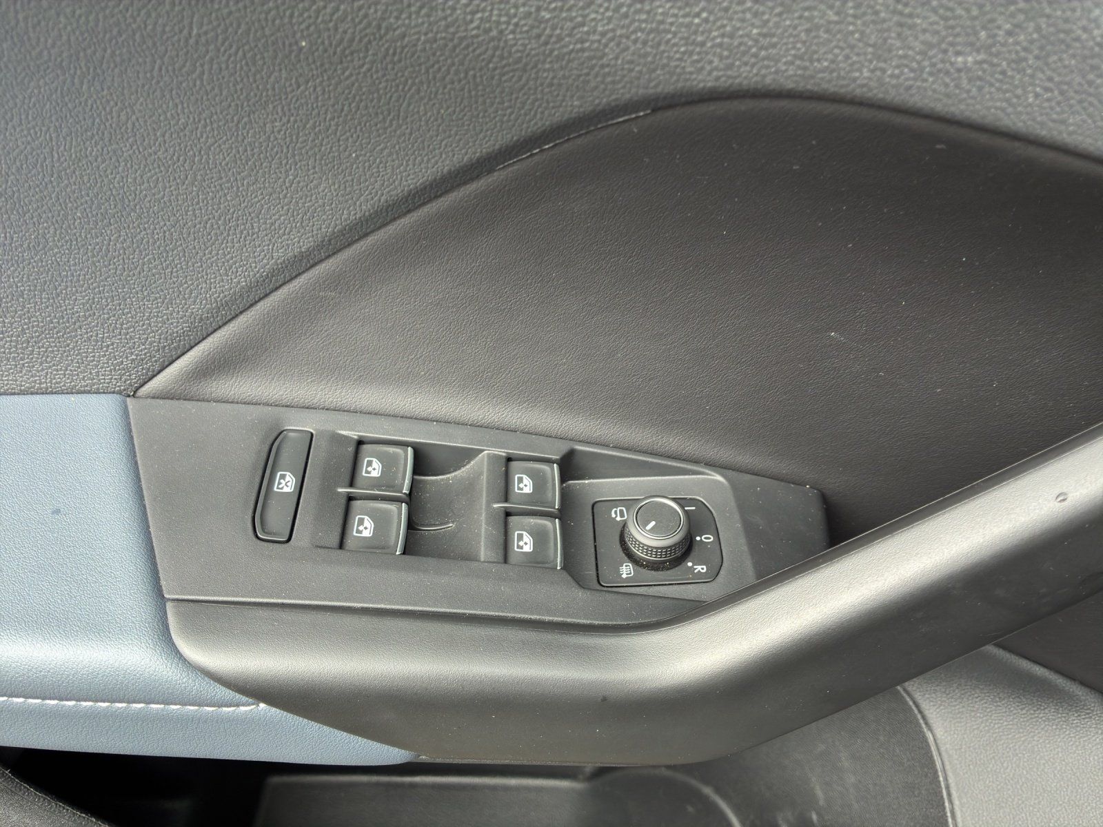 Fahrzeugabbildung Volkswagen T-Cross STYLE 1.0 TSI.AHK.IQ-Light.ACC.Clima.RF-