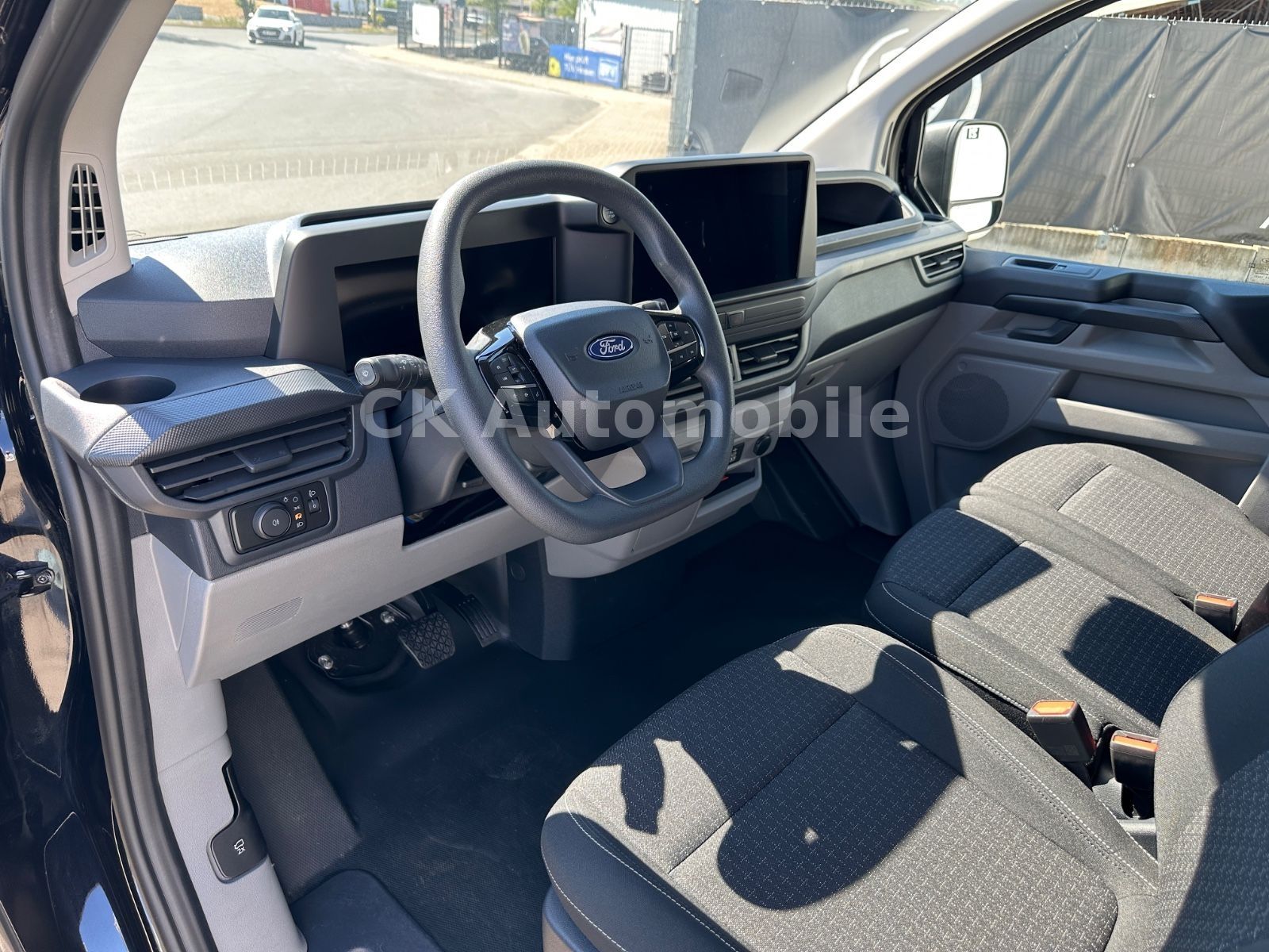 Fahrzeugabbildung Ford Transit Custom Kombi 320 L2 AWD Trend/9 Sitze