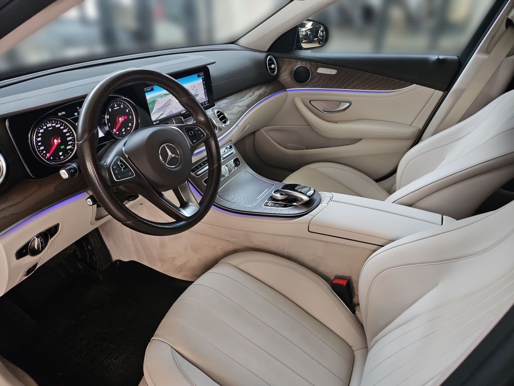 Fahrzeugabbildung Mercedes-Benz E 250 LUXURY AHK Comand Kamera LED