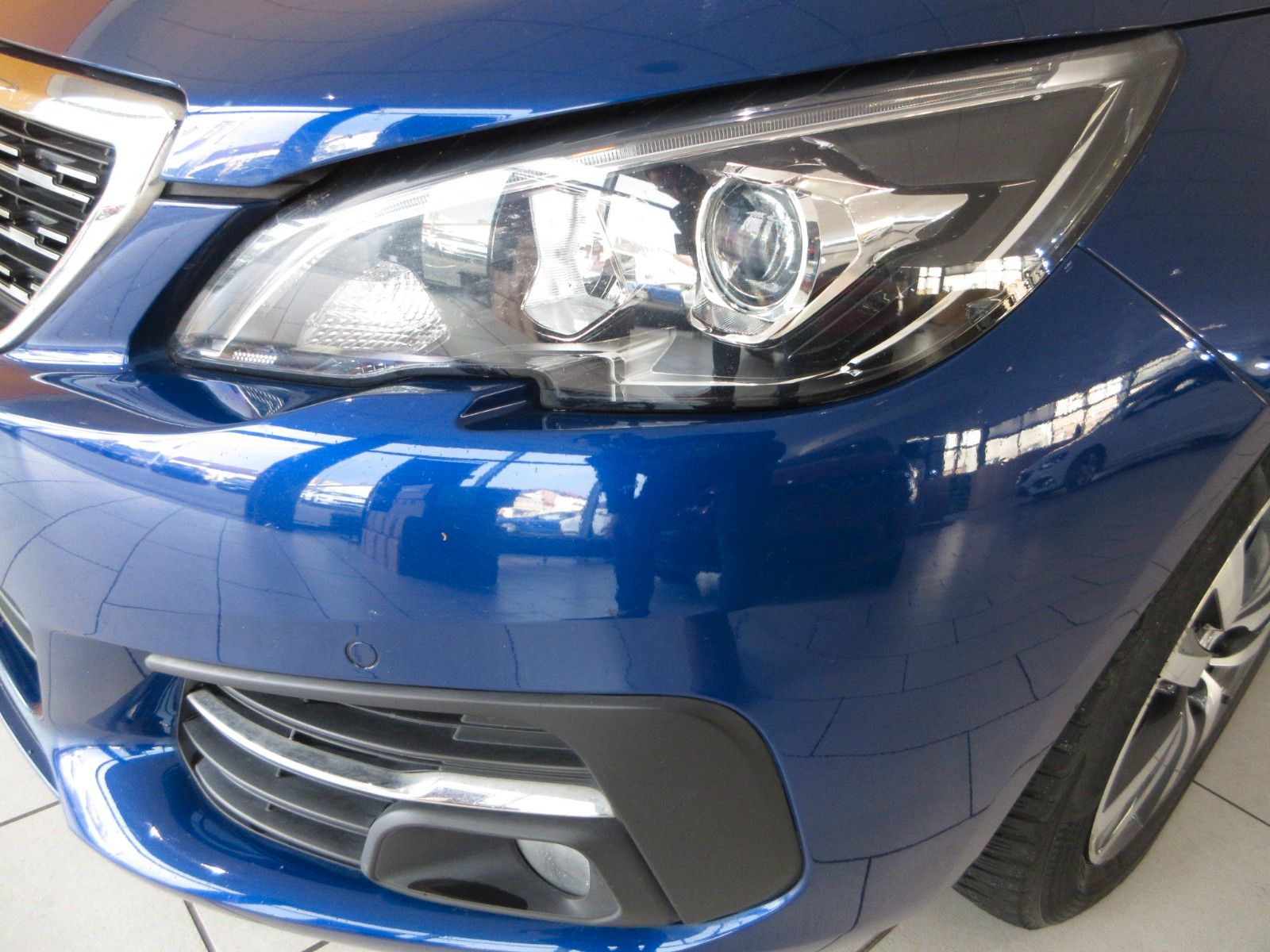 Fahrzeugabbildung Peugeot 308 SW Allure 1.5D LED/NAVI/LEDER/SHZ/PDC
