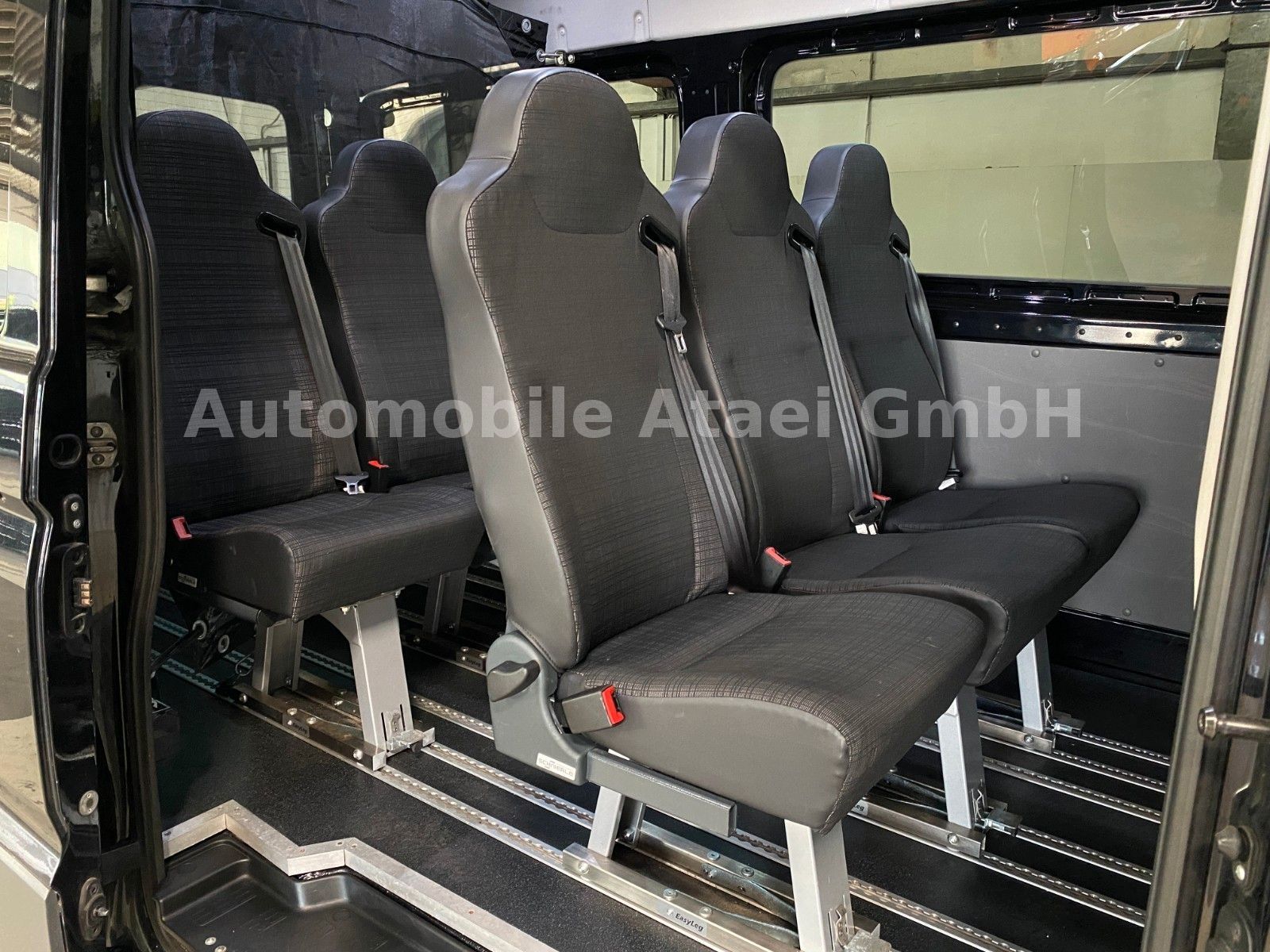 Fahrzeugabbildung Volkswagen Crafter 35 Kombi  *9-Sitzer* STANDHEIZUNG (5040)