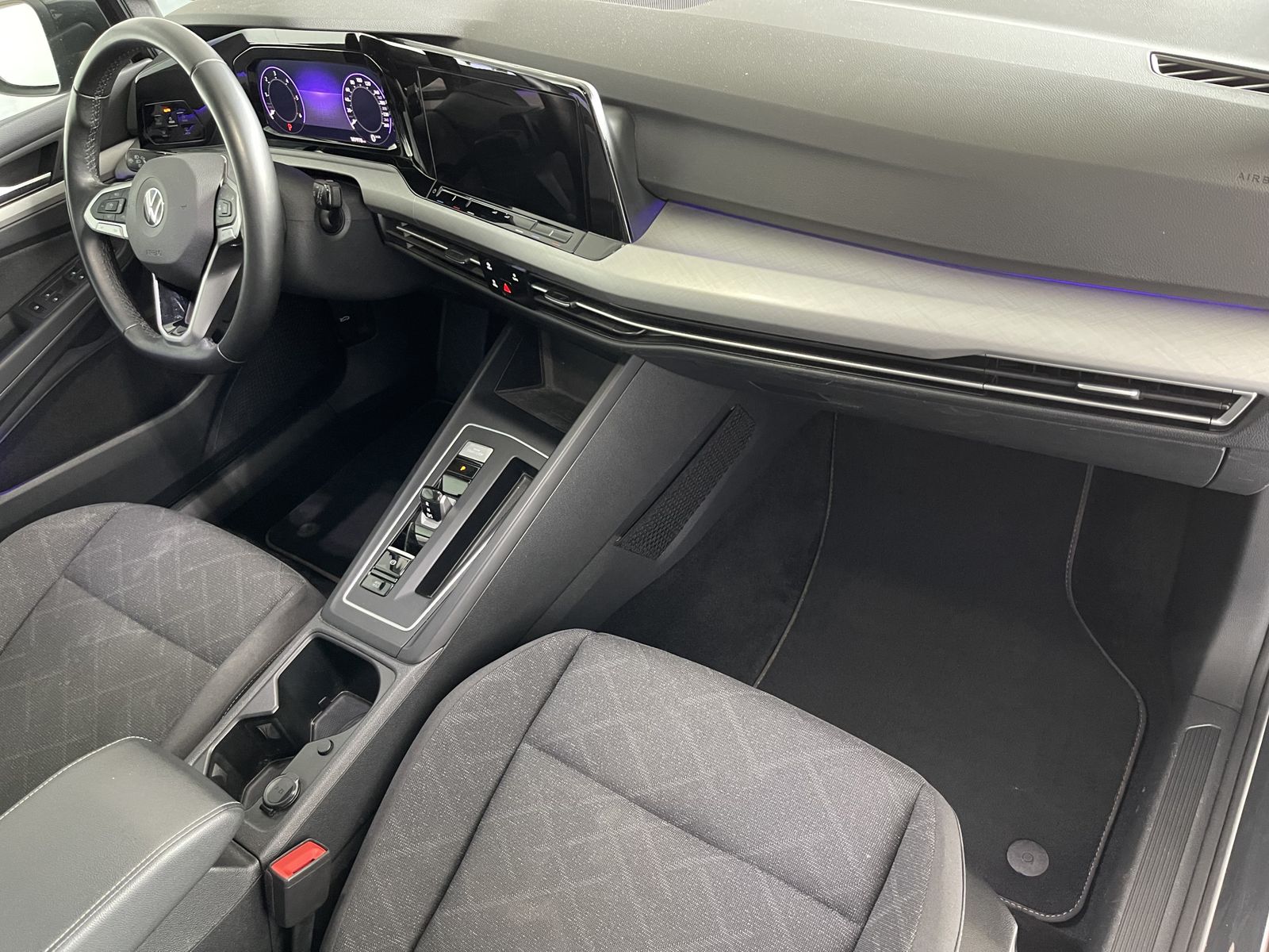 Fahrzeugabbildung Volkswagen Golf Life 2.0 TDI*LED-Plus*AHK*Cam*STHZ*