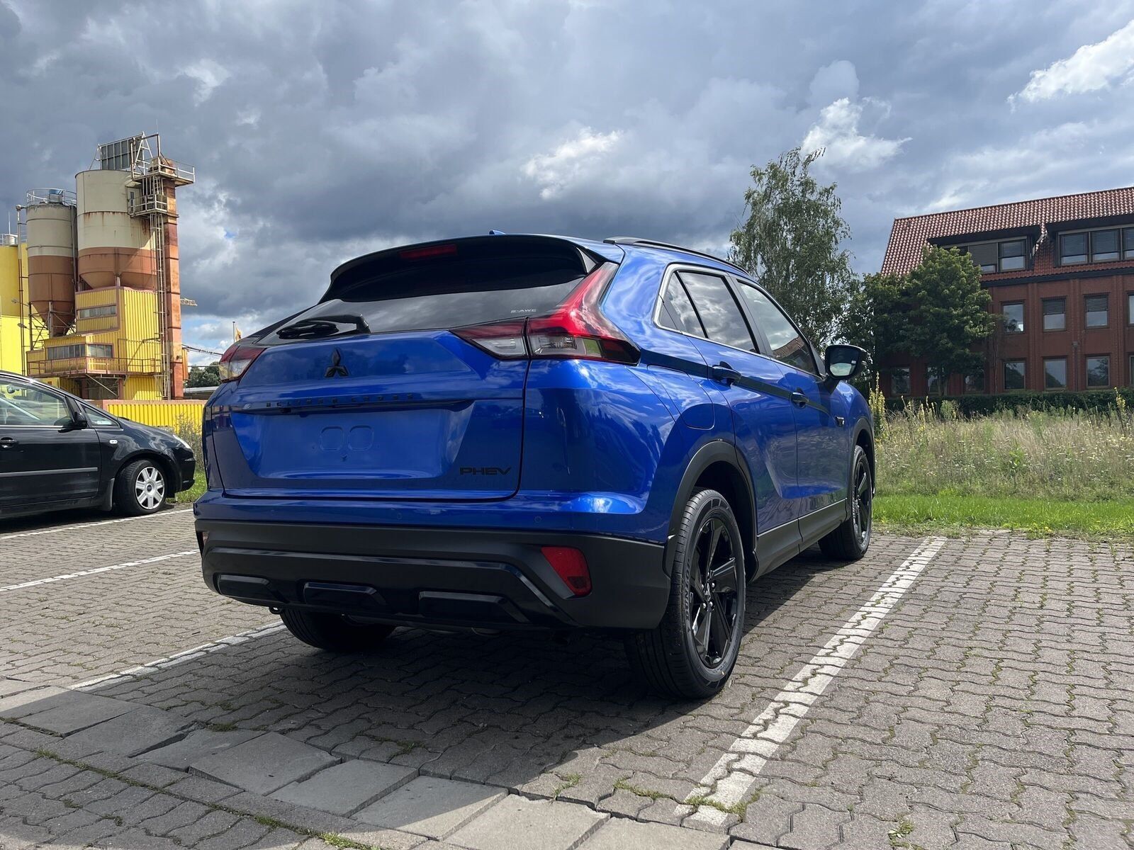 Fahrzeugabbildung Mitsubishi Eclipse Cross 2.4 PHEV SELECT BLACK *AKTION*