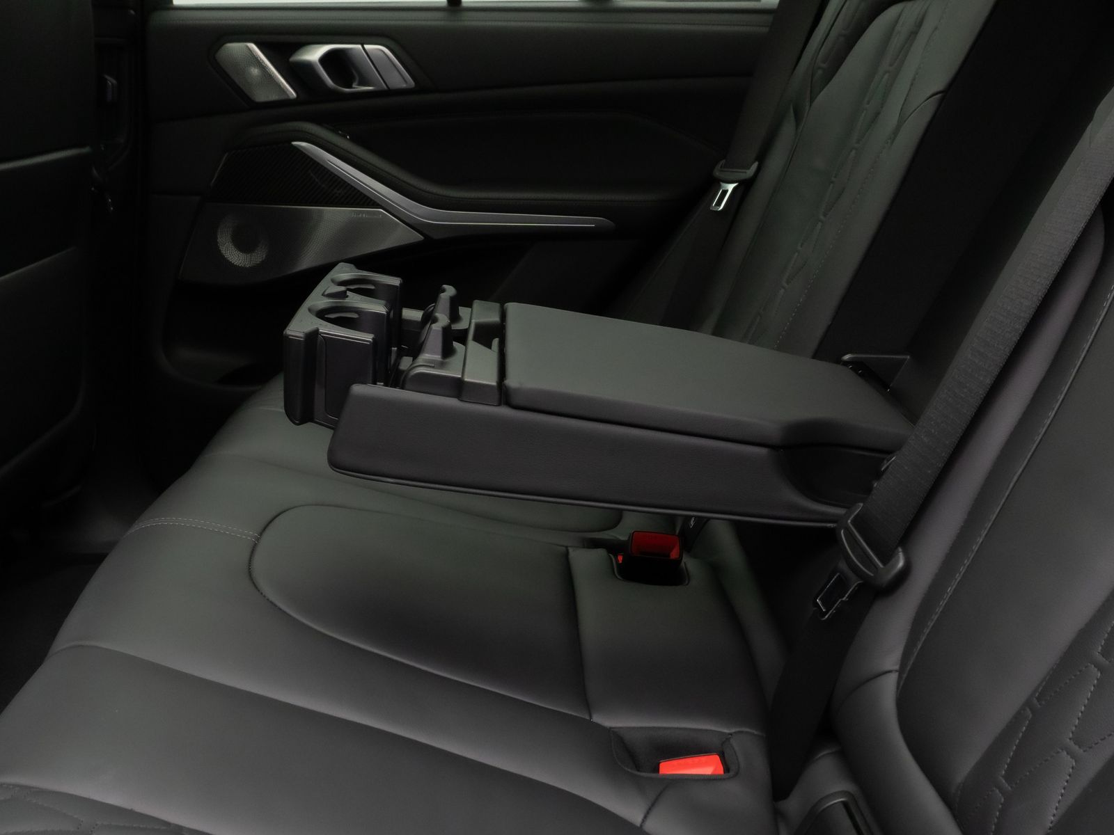 Fahrzeugabbildung BMW X5 M50i Panorama 360°Laser HUD DAB B&W Massage