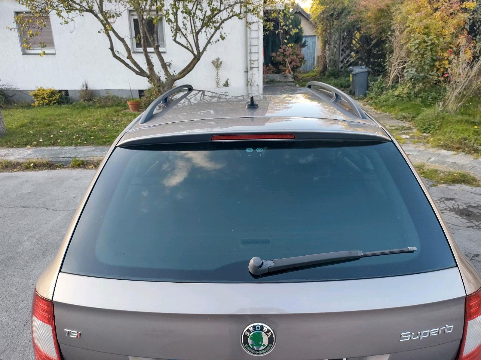 Skoda Superb 2013 — rear view