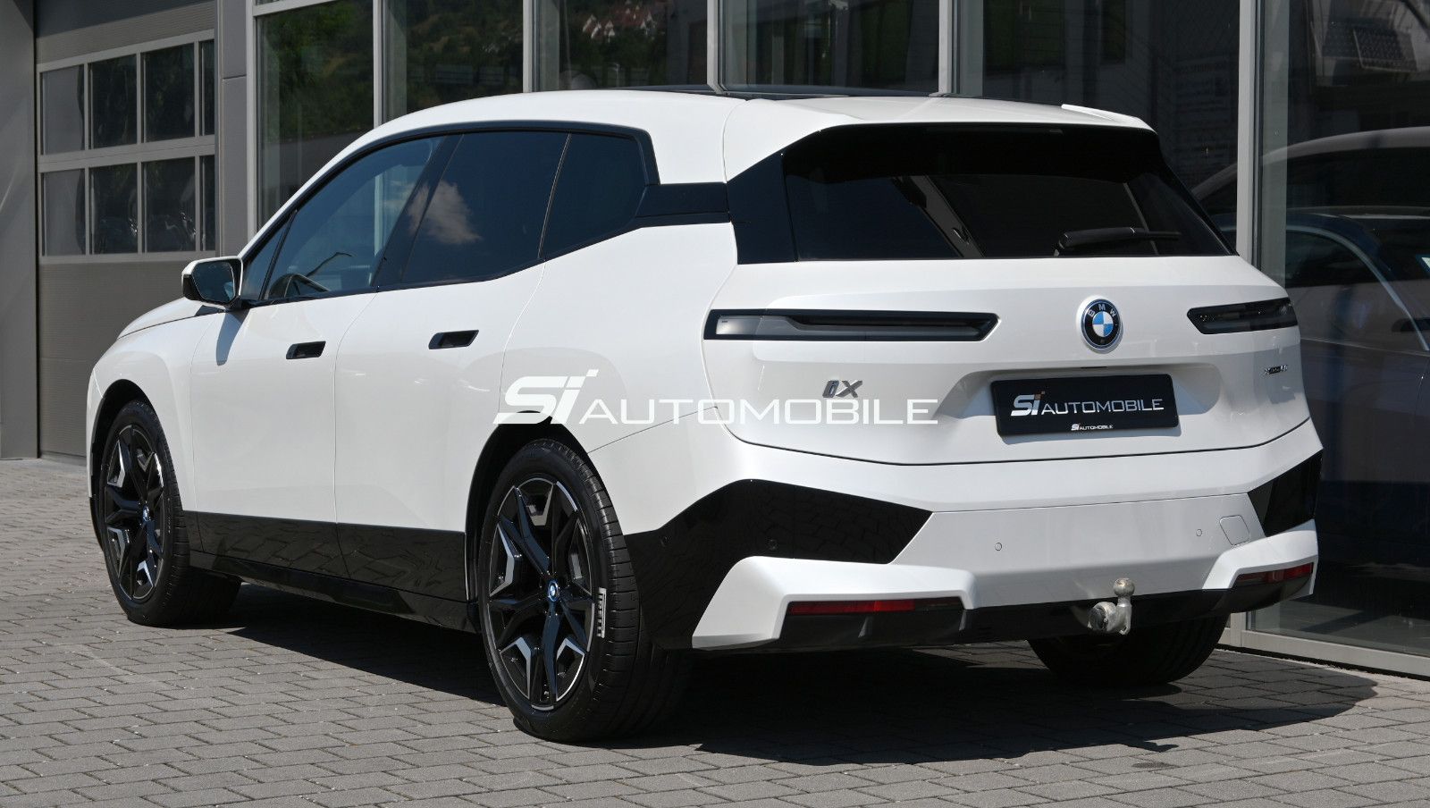 Fahrzeugabbildung BMW iX xDrive50 °AHK°AMIDO°LUFTFEDERUNG°PARKING PROF