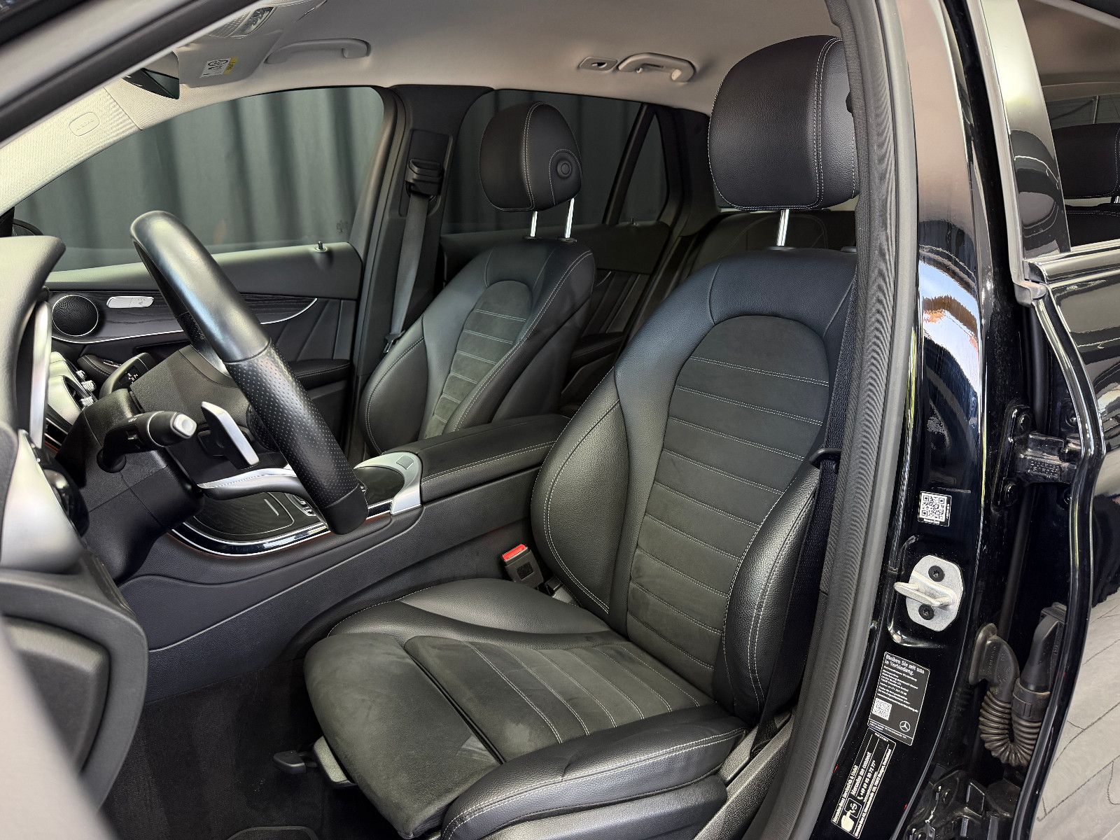 Fahrzeugabbildung Mercedes-Benz GLC 200 4Matic|AUTOMATIK|AMG-LINE|DIGI-TACHO|AHK