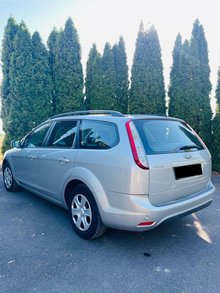 Ford Focus 2010 — photo 14