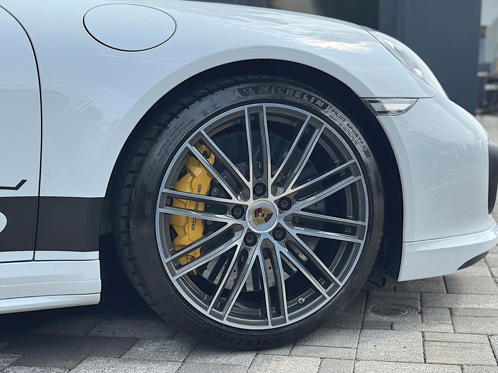 Fahrzeugabbildung Porsche 991.2 911 Turbo S Cabriolet *ACC*LED*111 Punkte*