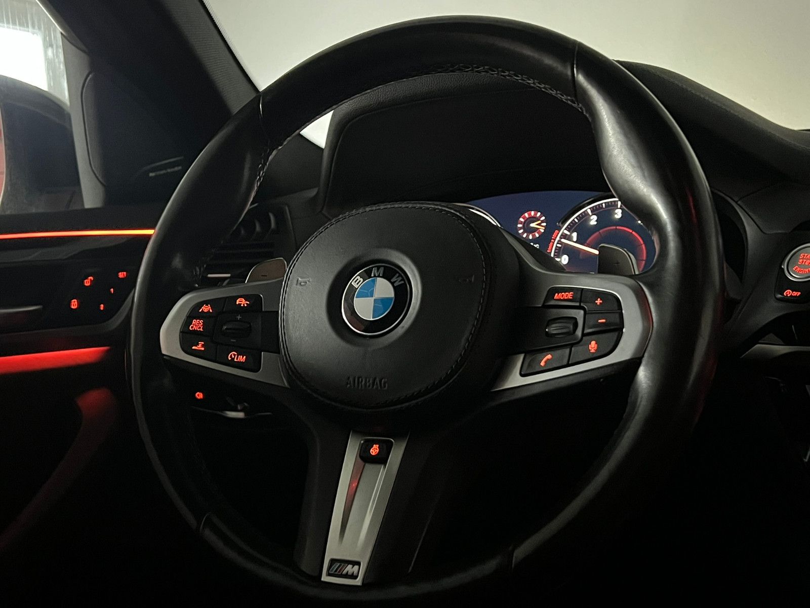 Fahrzeugabbildung BMW X4 xDrive 30 i M SPORT/ACC/H&K/HuD/PANO/DE FZG