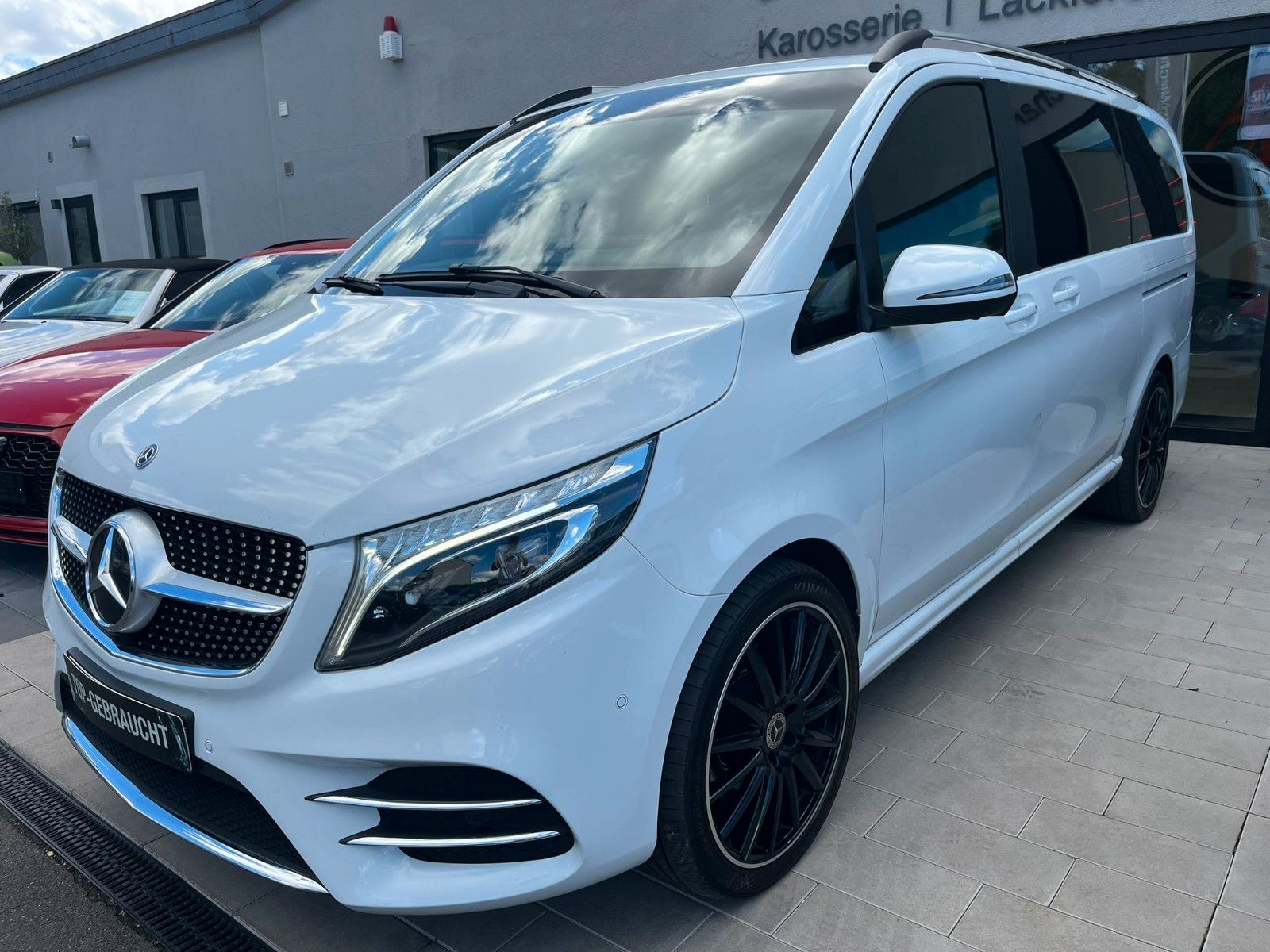 Fahrzeugabbildung Mercedes-Benz V 300d Avantgarde Edition Lang* AMG*AHK*Memory*