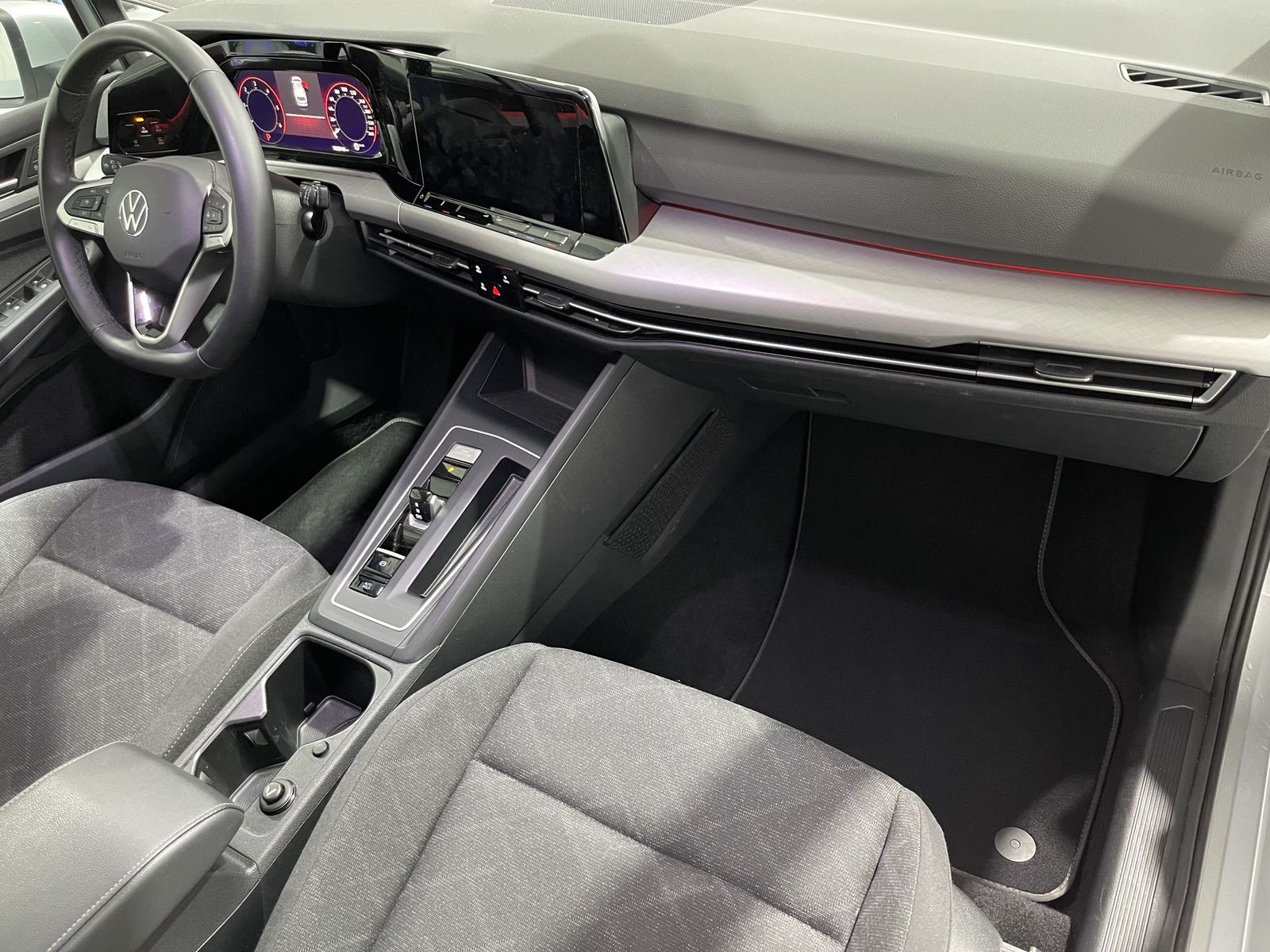 Fahrzeugabbildung Volkswagen Golf Life 2.0 TDI*LED*Navi*Cam*ACC*