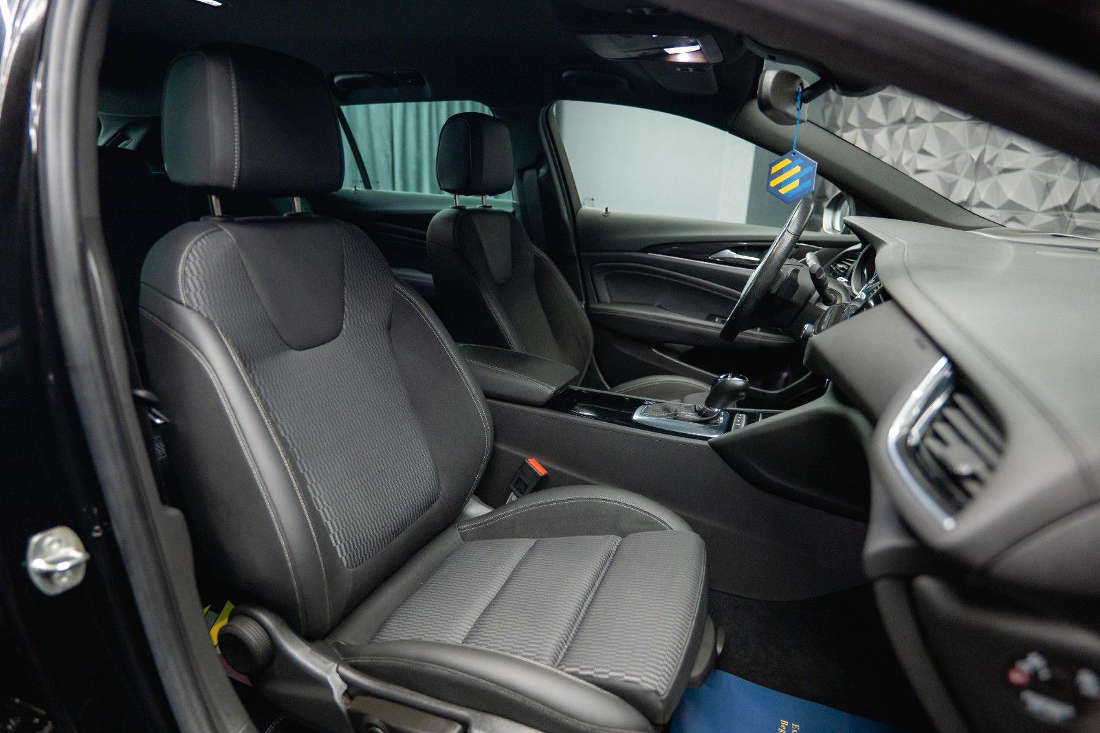 Fahrzeugabbildung Opel Insignia B Sports Tourer GSi 4x4 *ACC*LED*HU*DAB