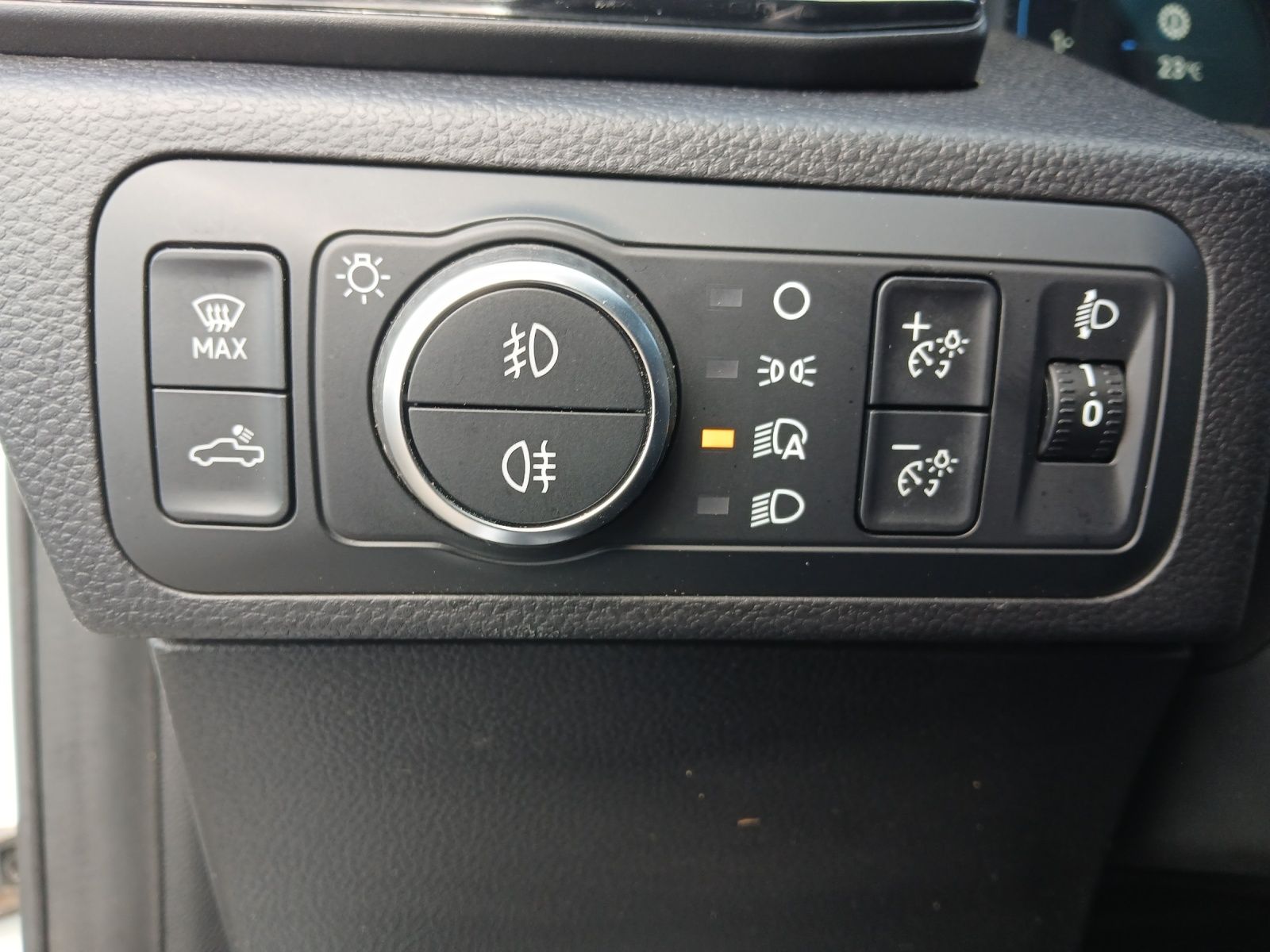 Fahrzeugabbildung Volkswagen Amarok TDI Life DSG 4M LED AHK AID SITZH.