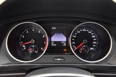 VW Tiguan 1.5 TSI~Navi~LED~Kamera~Keyless Go~Apple VW Tiguan 1.5 TSI~Navi~LED~Kamera~Keyless Go~Apple