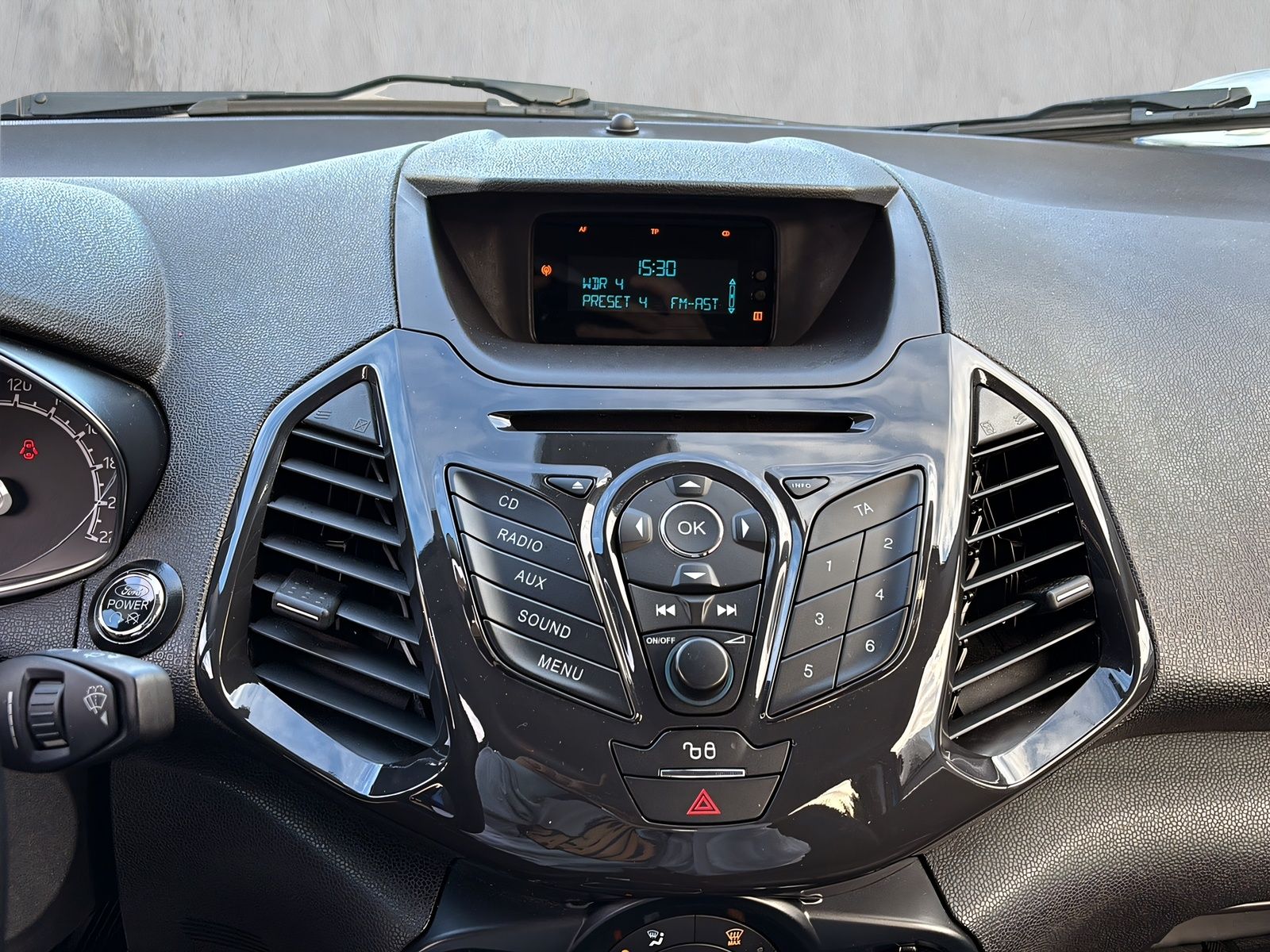 Fahrzeugabbildung Ford EcoSport 1.0 Titanium KLIMAAUT. WINTER PAKET PDC