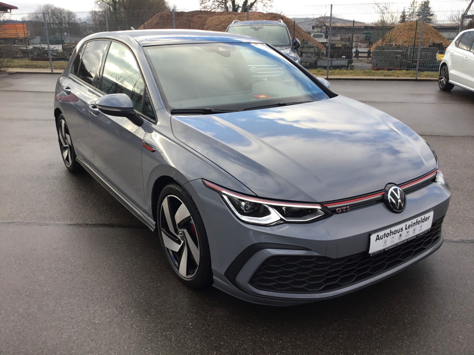 Fahrzeugabbildung Volkswagen Golf 2.0 TSI DSG GTI+Pano+18"+IQ Light