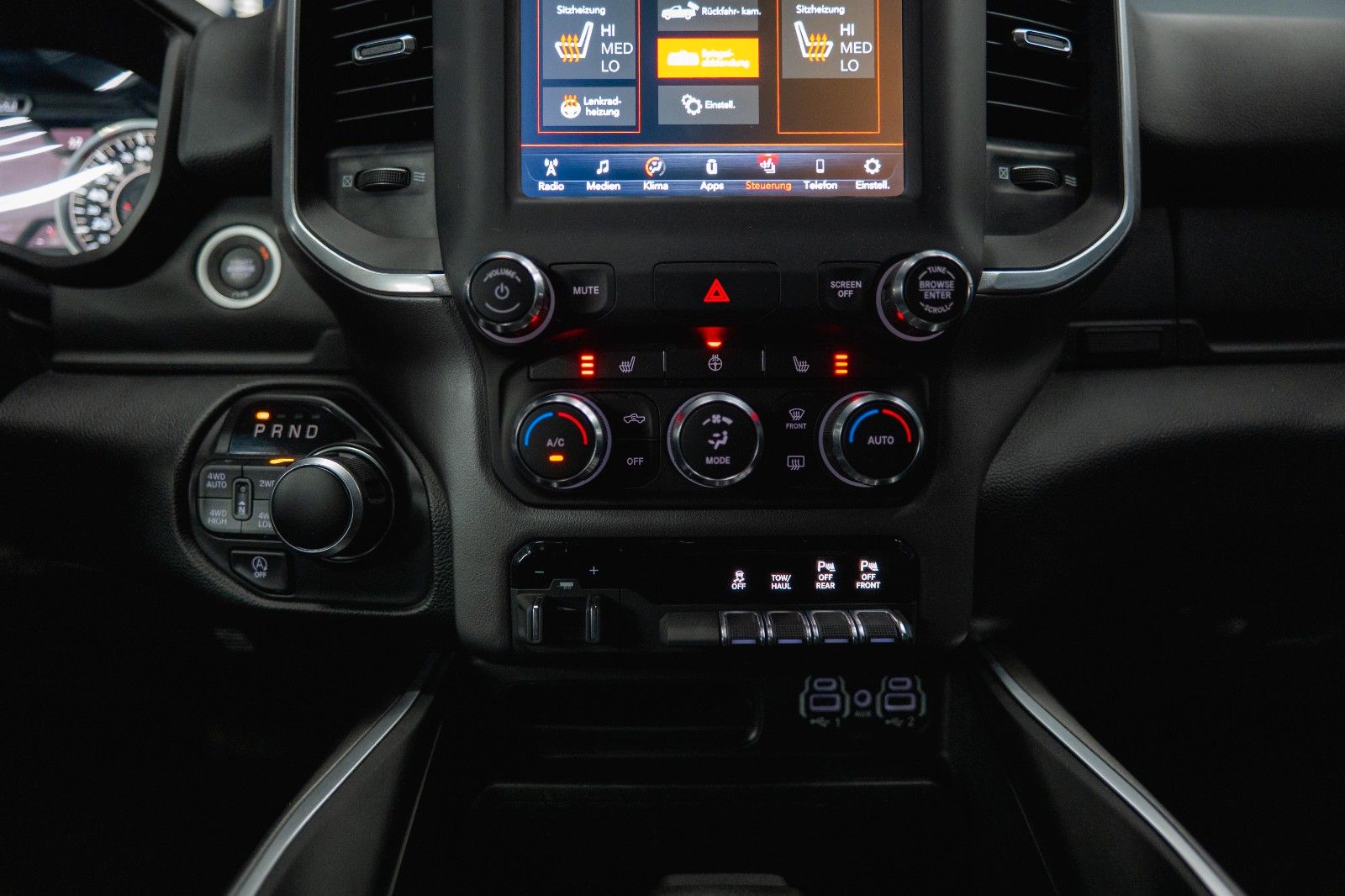 Fahrzeugabbildung Dodge RAM 5.7 V8 HEMI 4x4 OFFROAD NIGHT-Edition LED