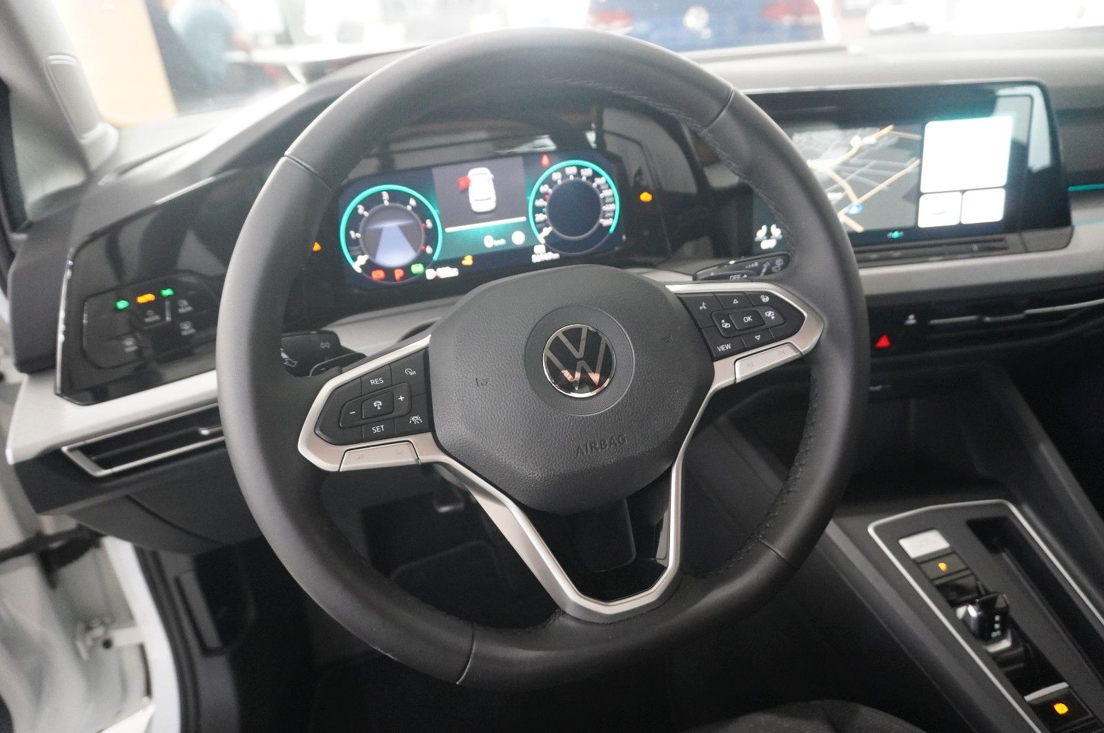 Fahrzeugabbildung Volkswagen Golf VIII Lim. 2.0 TDI LIFE DSG NAVI/LED/VIRTU.