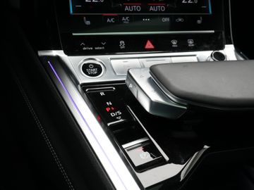Audi Q8 - 12