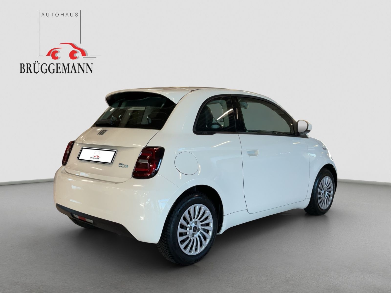 Fahrzeugabbildung Fiat 500e + Radio- & Winterpaket