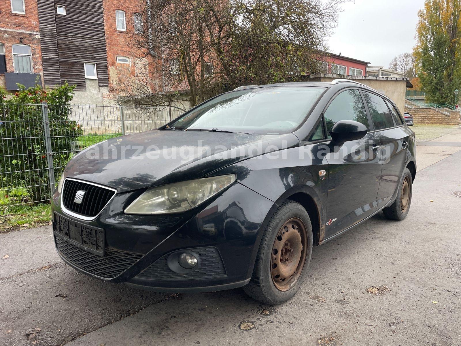 Seat Ibiza 2012 — салон