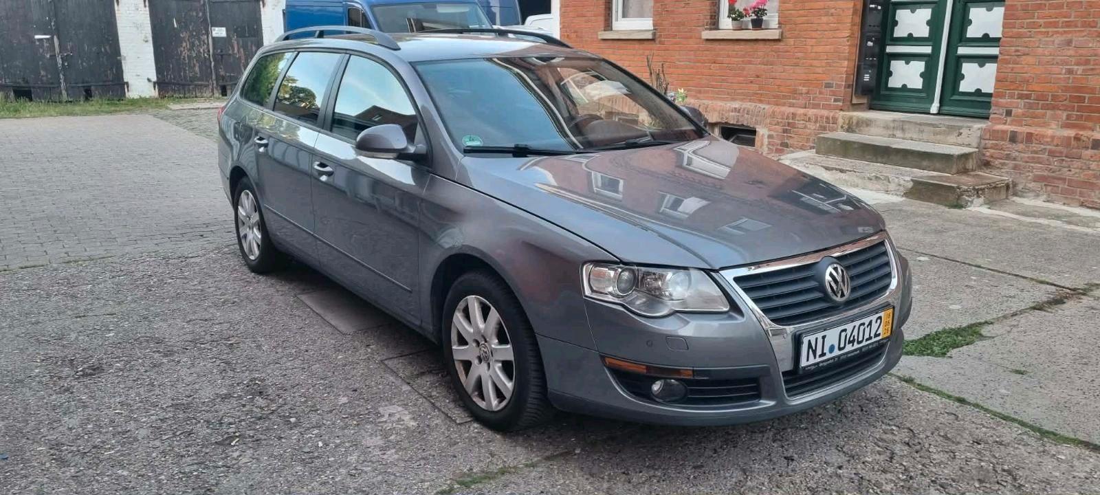Volkswagen Passat 2006 — rear view