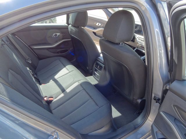 Fahrzeugabbildung BMW 318 i/1.Hand/Curved/LED/Navi/SitzH/2.500km/