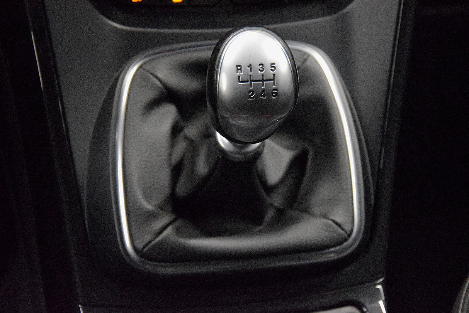 Fahrzeugabbildung Ford Kuga ST-Line Tempomat Kamera PDC Bi-Xenon el.Hkl