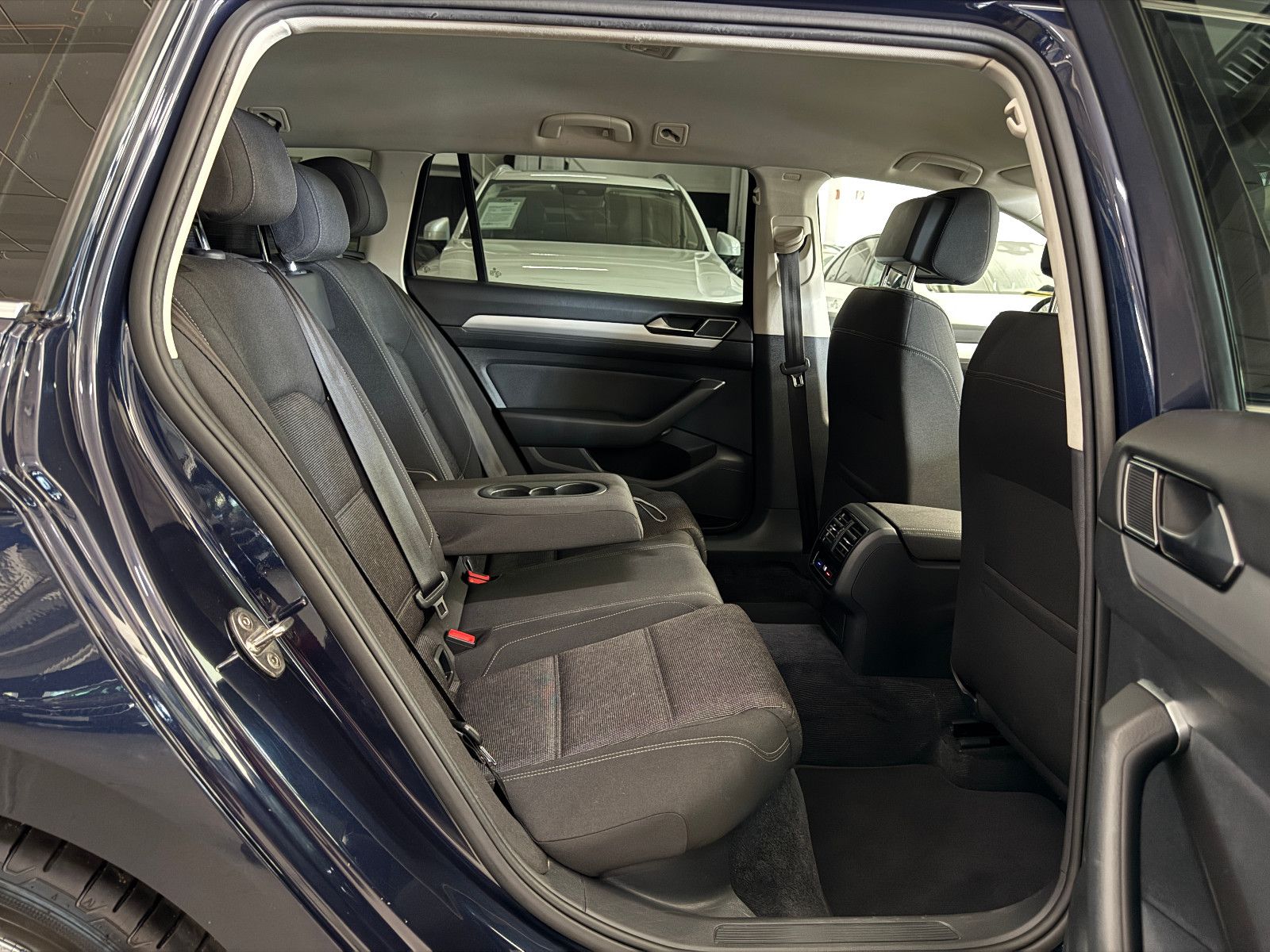 Fahrzeugabbildung Volkswagen Passat 2.0 TDI DSG COMFORTLINE NAVI LED AHK ACC